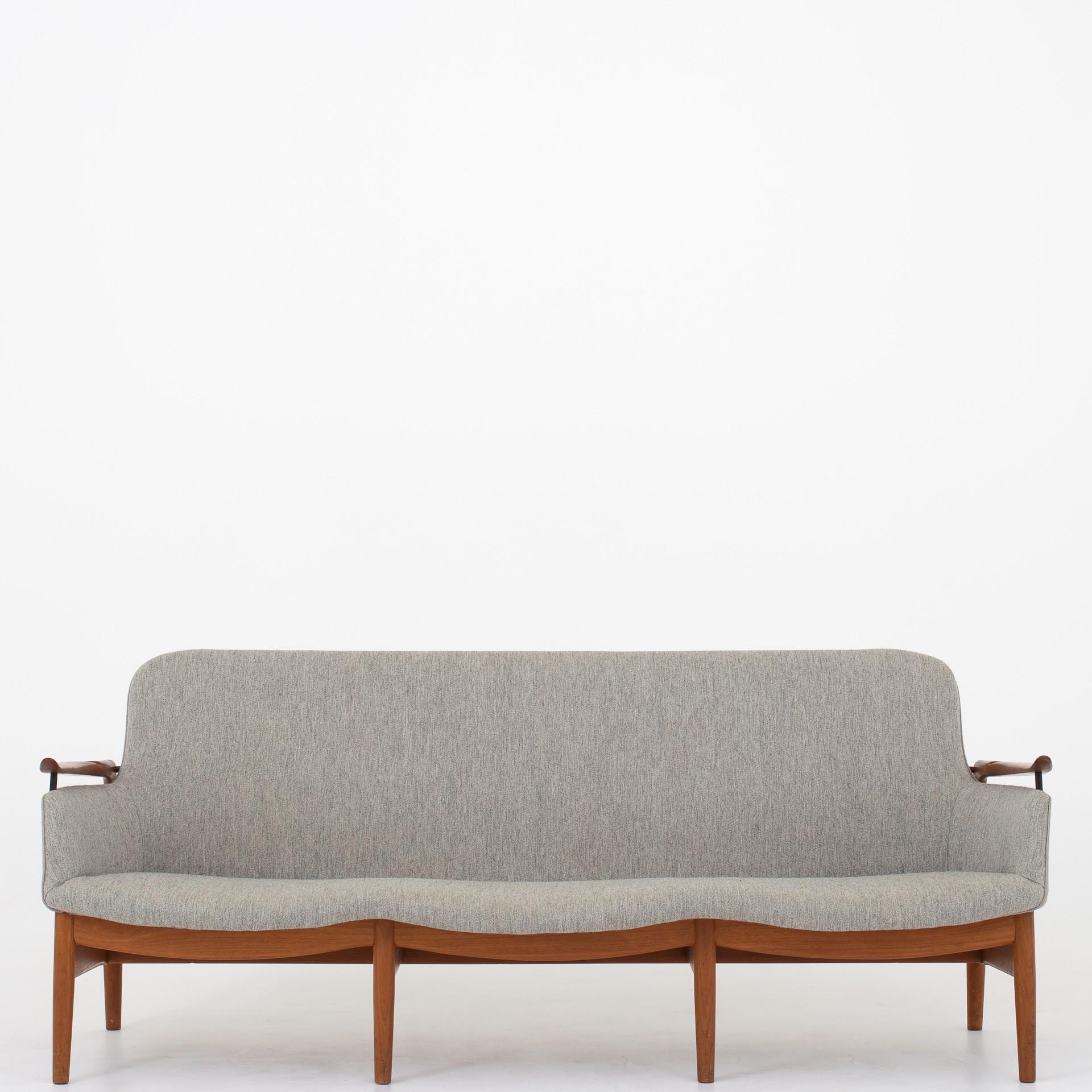 NV 53 sofa by Finn Juhl 1