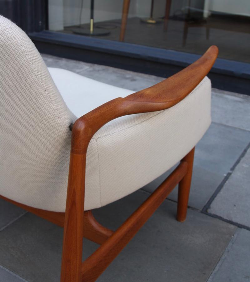 NV53 Two Seater Sofa by Finn Juhl 3