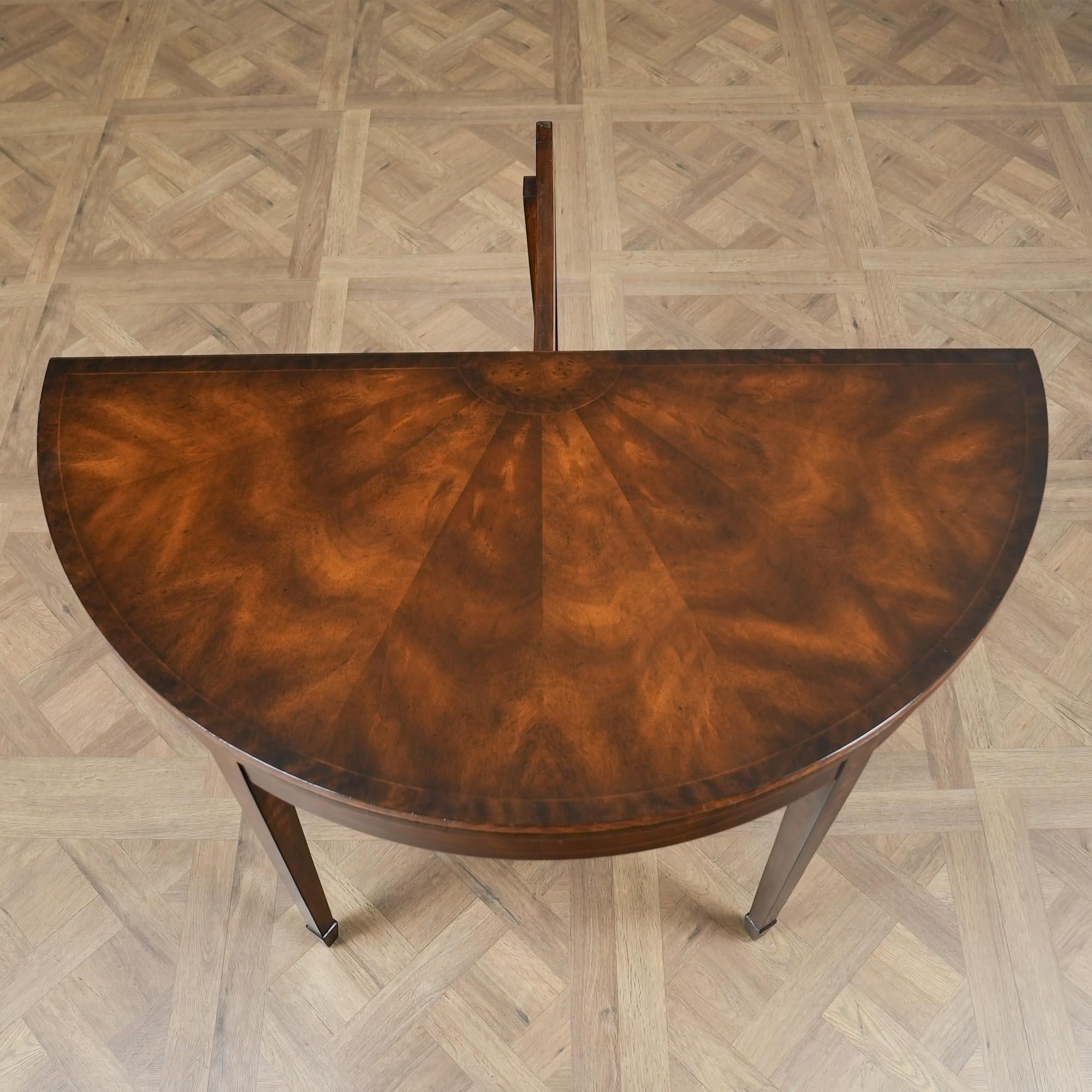 NVIN0501 Mesa de juego vintage de caoba con incrustaciones Tallado a mano en venta