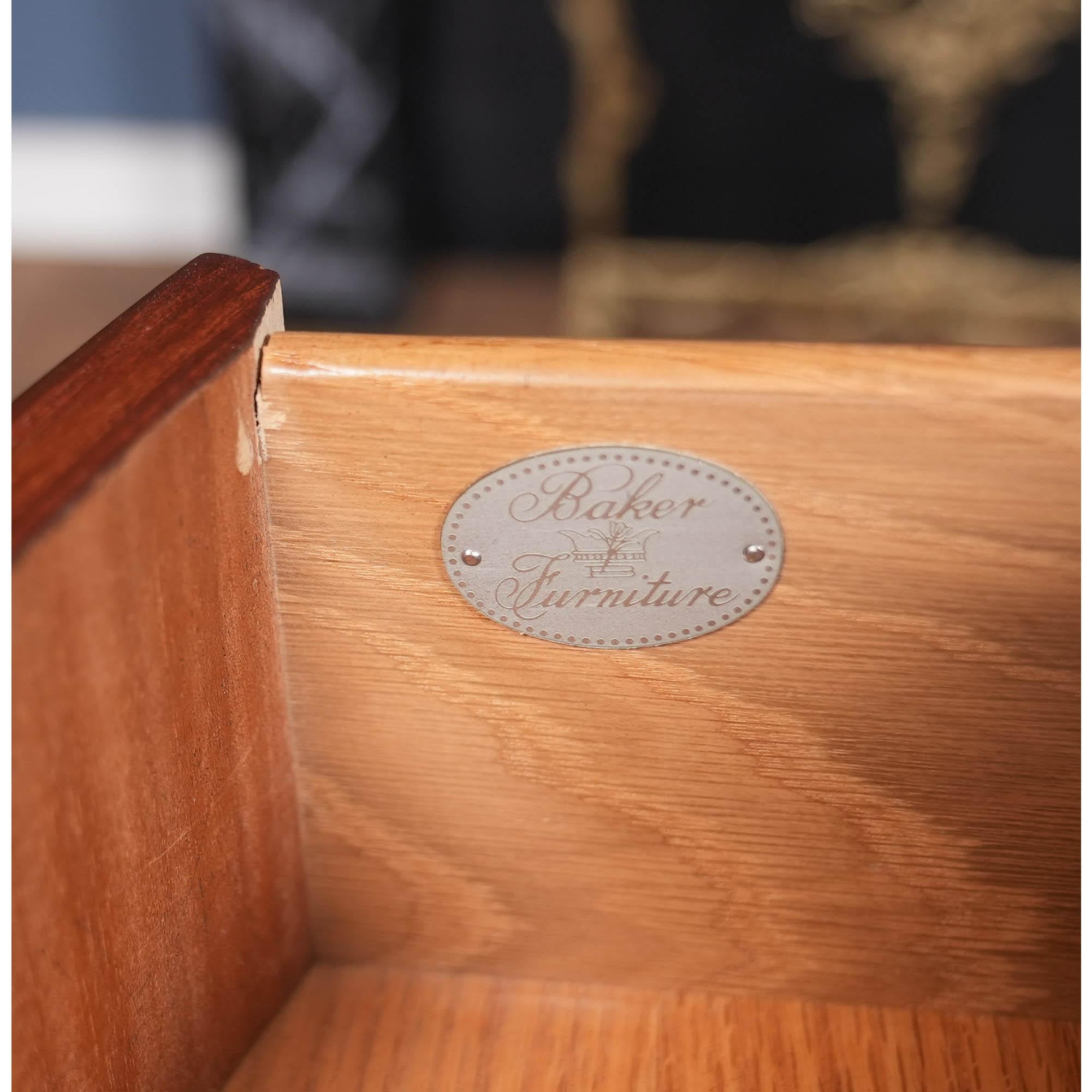 NVIN0507 Buffet vintage Demi Lune Baker en acajou en vente 7