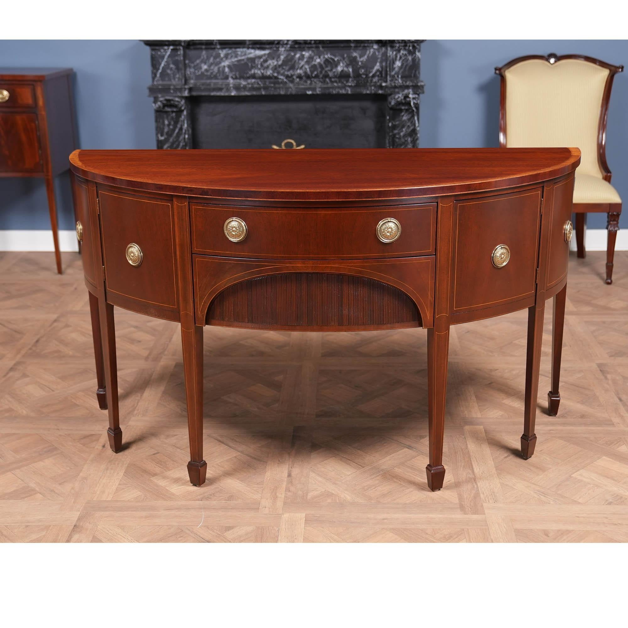 De Niagara Furniture, un buffet Vintage Baker en acajou en excellent état, ayant été récemment restauré pour lui donner un aspect de salle d'exposition.

Simple et sophistiqué, ce magnifique buffet Vintage By en acajou a tout pour plaire. Un peu