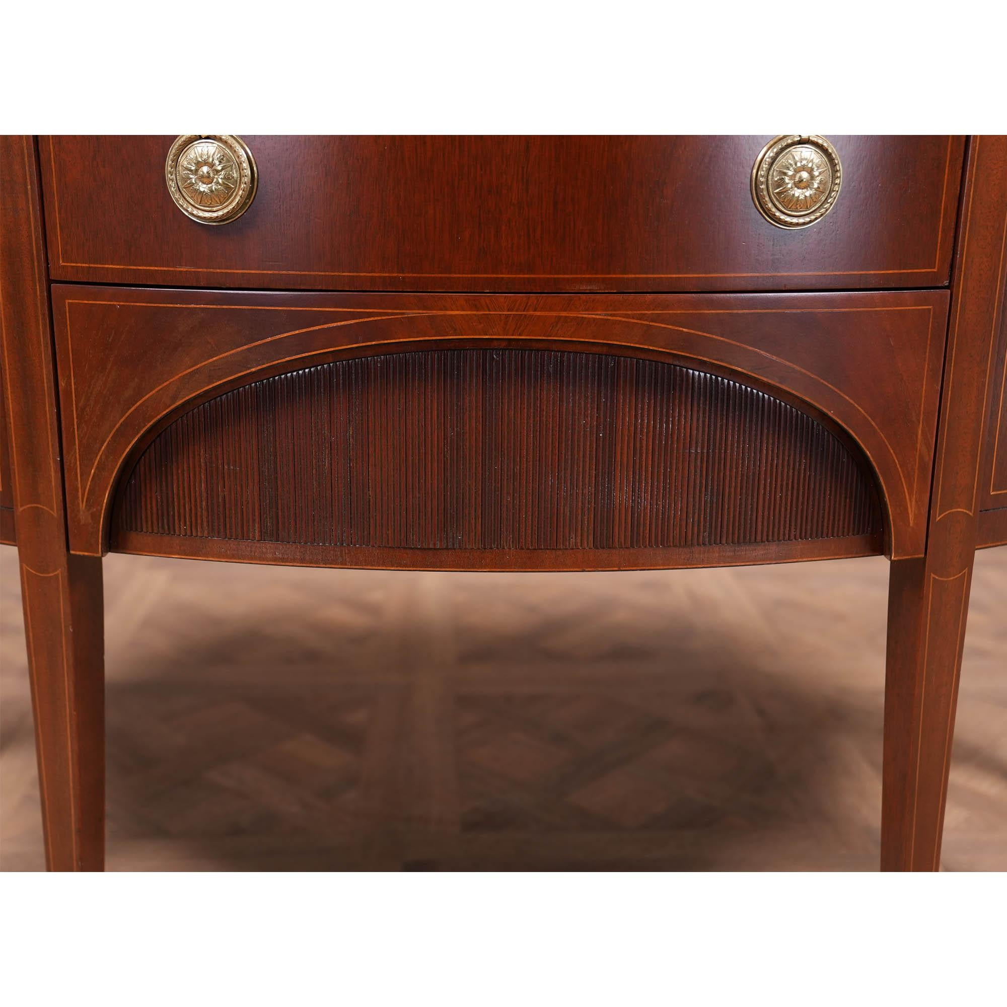 Acajou NVIN0507 Buffet vintage Demi Lune Baker en acajou en vente