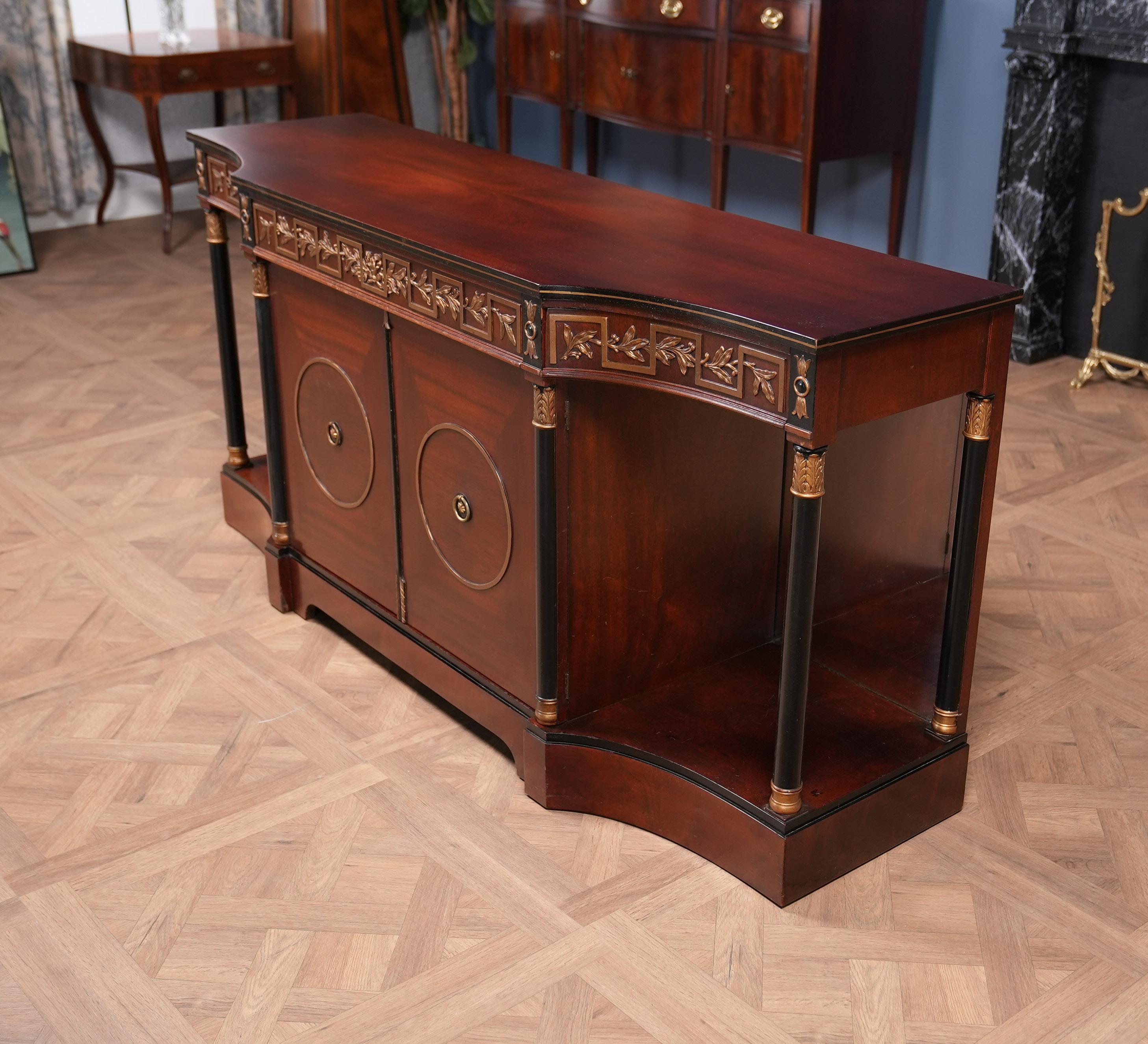 Sculpté à la main Enfilade vintage de style Regency NVIN0508 en vente