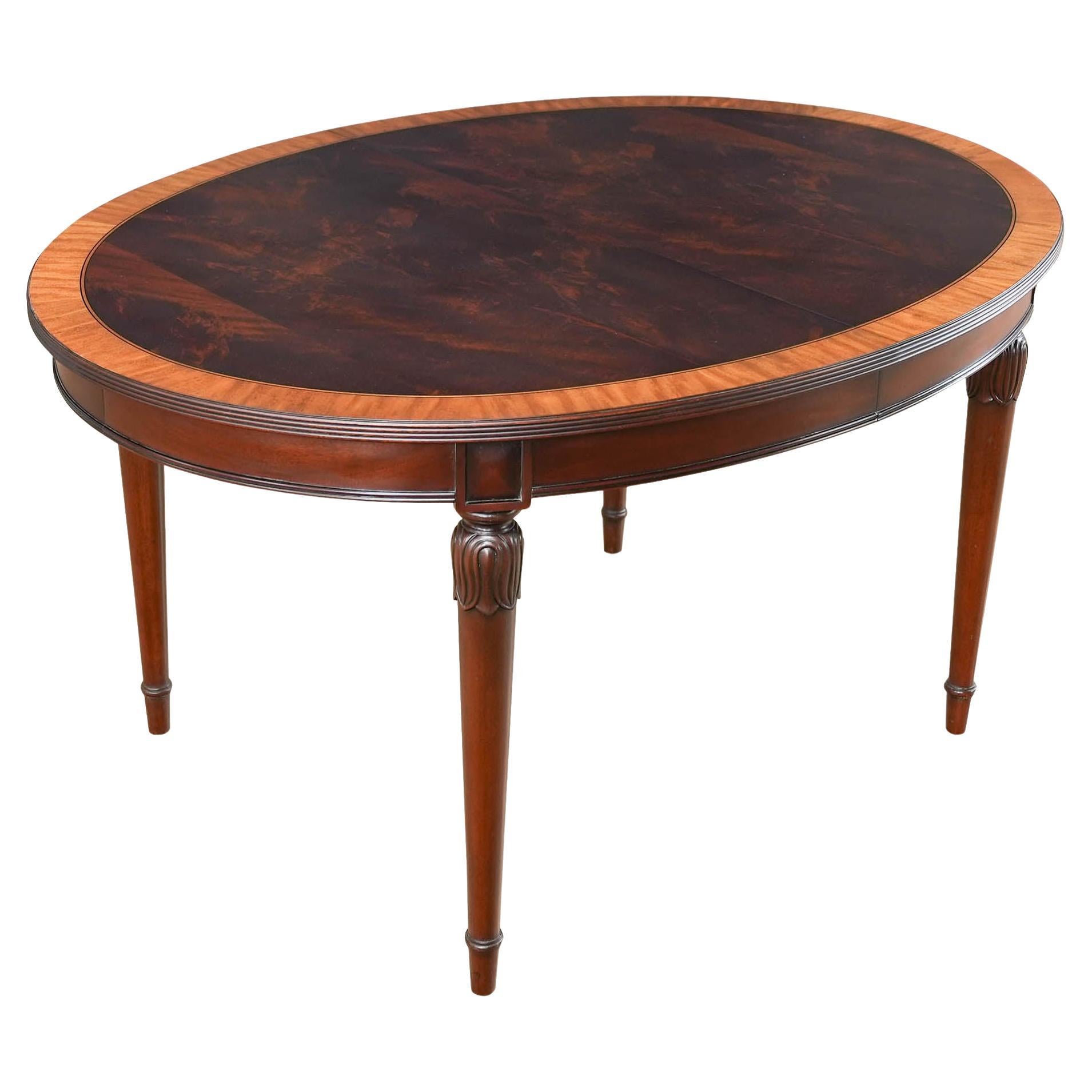 NVIN0523 Table de salle à manger ovale Vintage Millender en vente