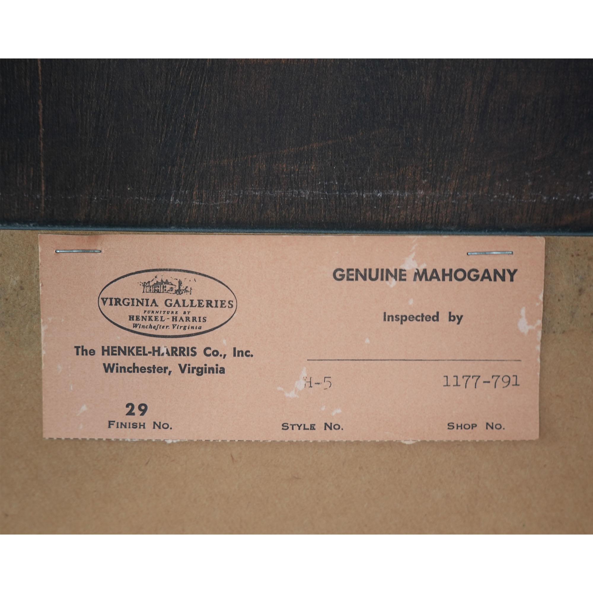 Fine XX secolo NVIN0528 Specchio vintage Henkel Harris in mogano in vendita