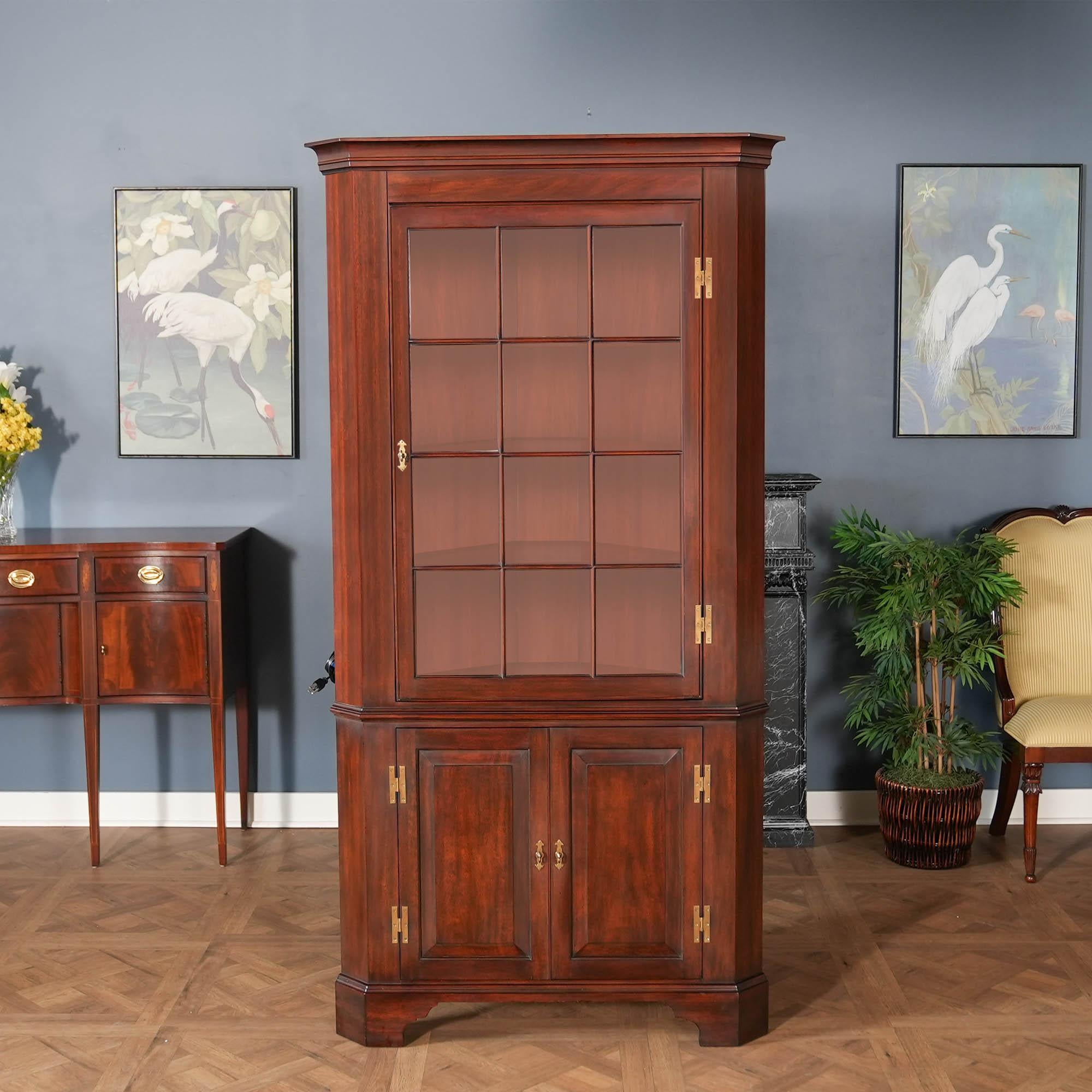 NVIN0529 Vintage Henkel Harris Mahagoni-Eckschrank (Ende des 20. Jahrhunderts) im Angebot