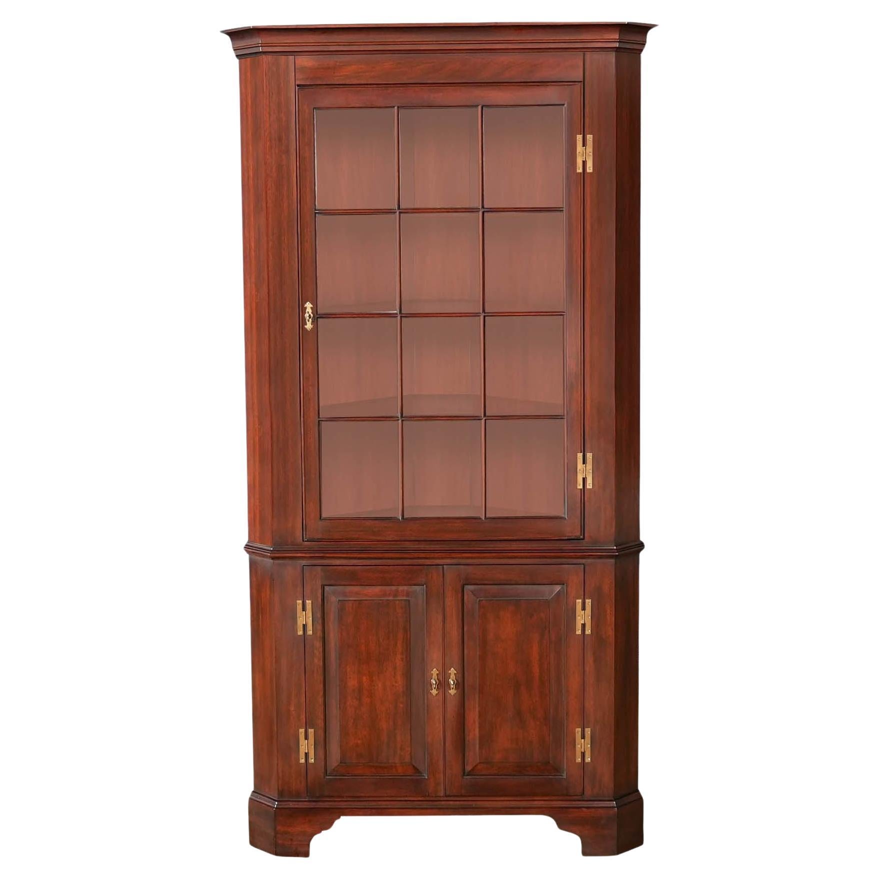 NVIN0529 Vintage Henkel Harris Mahagoni-Eckschrank im Angebot