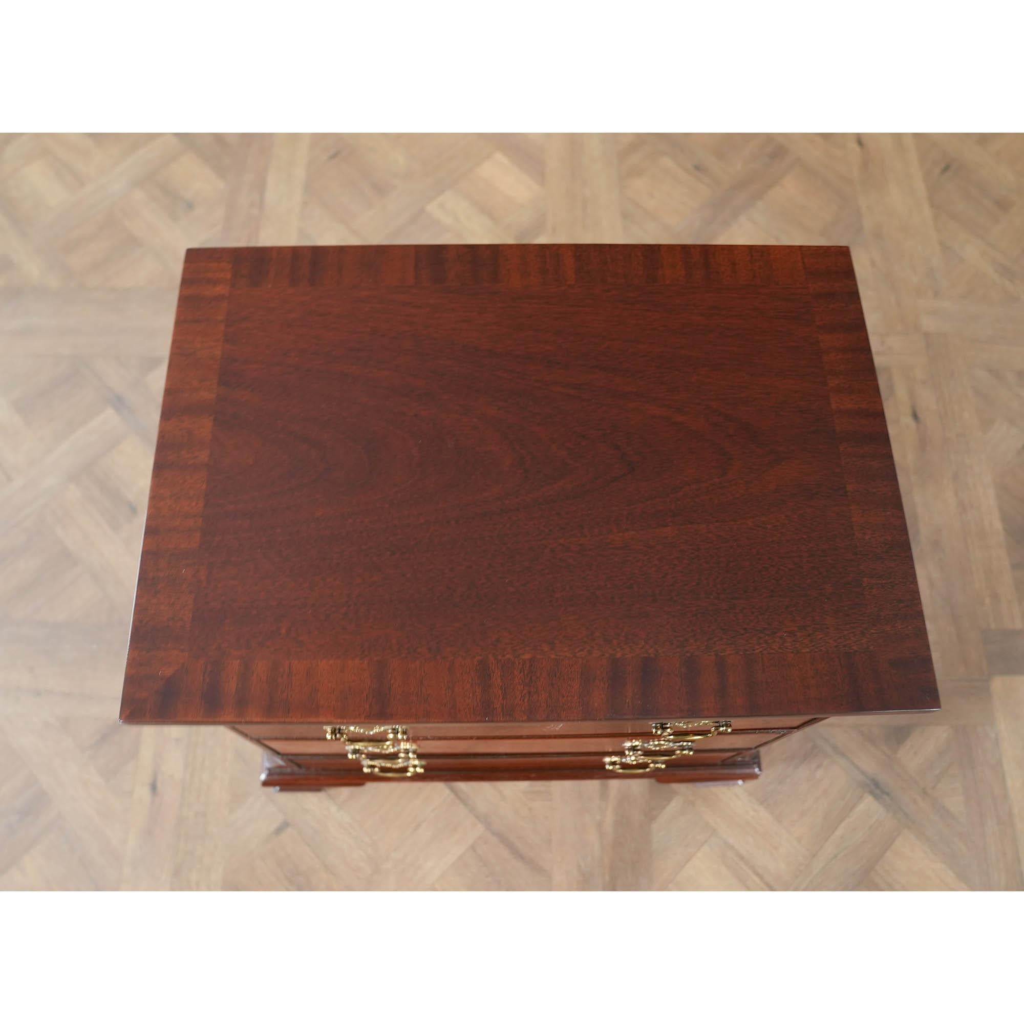Intagliato a mano NVIN0537 Coppia Vintage Baker Comodini in mogano in vendita