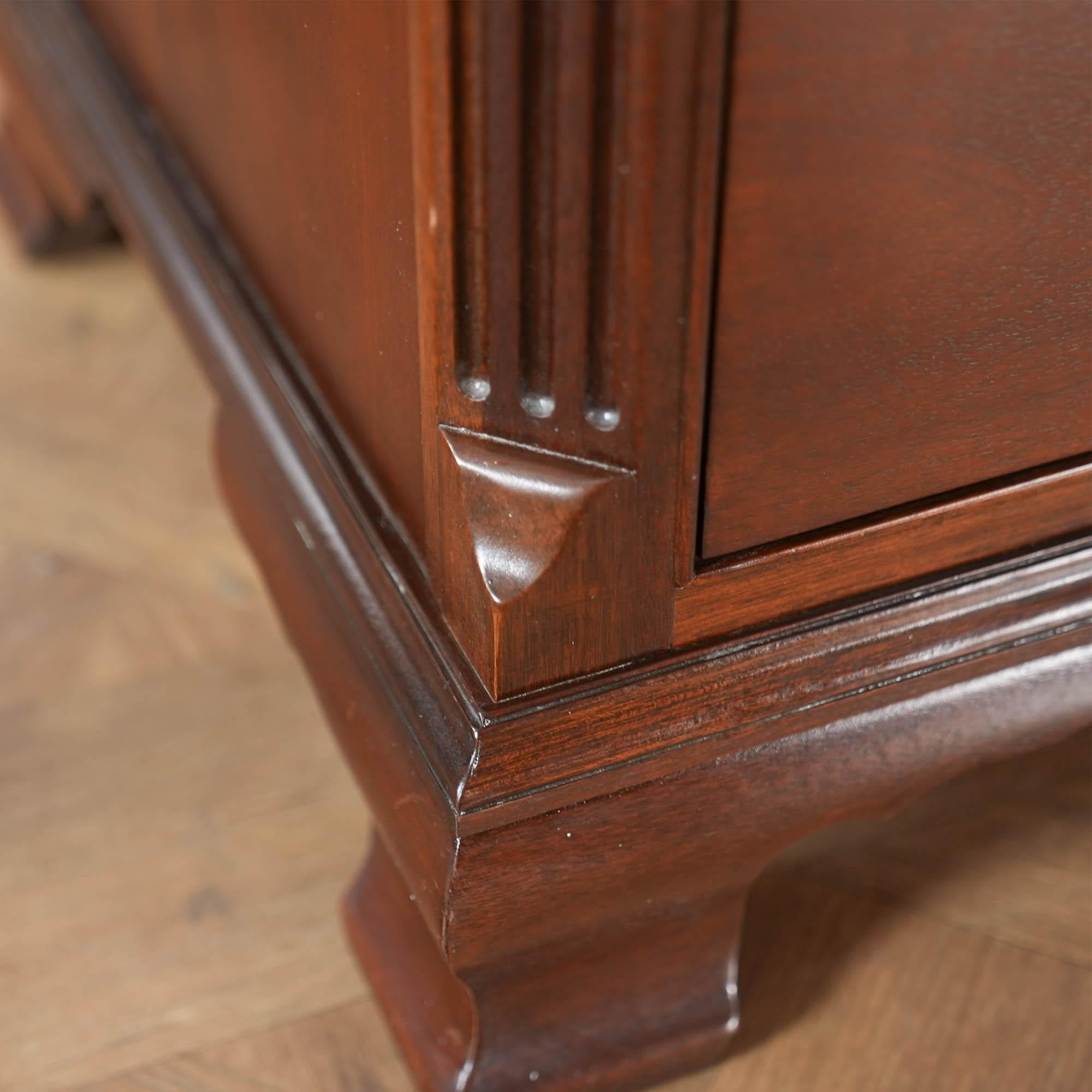Late 20th Century NVIN0539 Vintage Baker Mahogany Triple Dresser For Sale