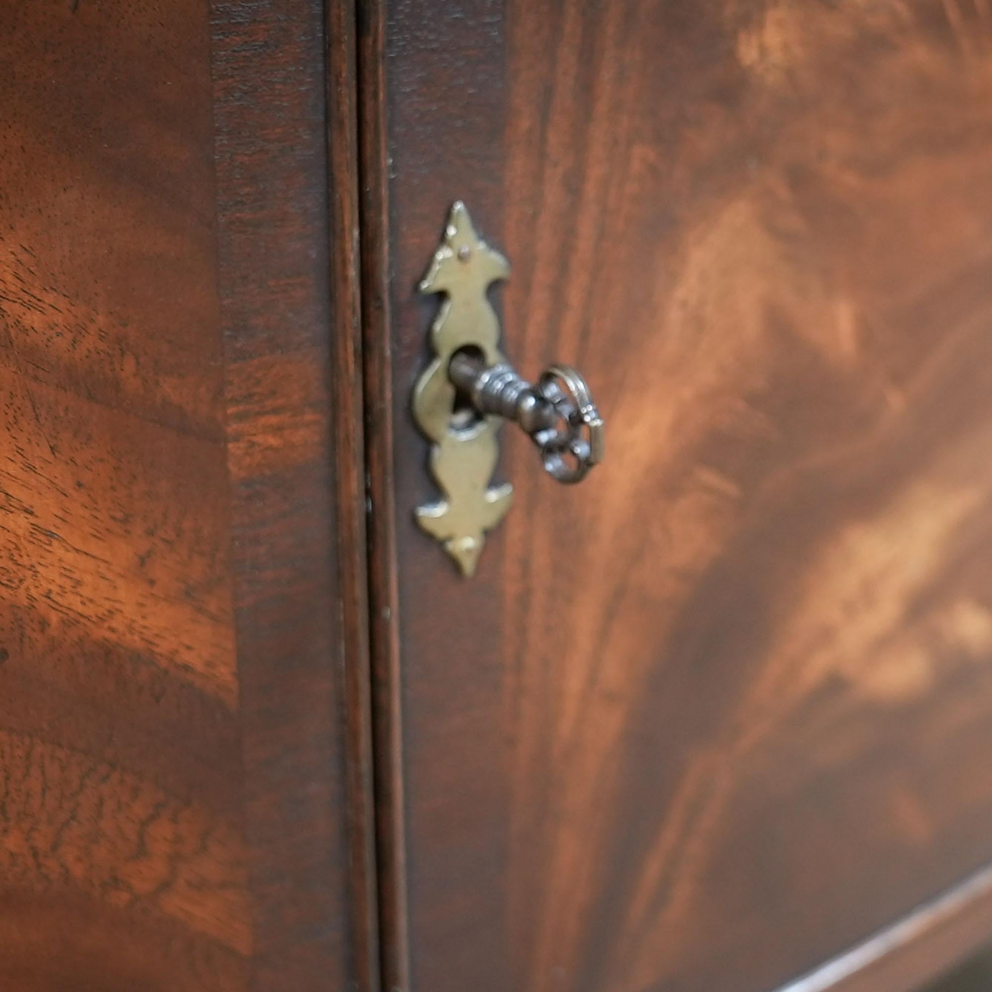 NVIN0561 Bevan Funnell Vintage Sideboard For Sale 3