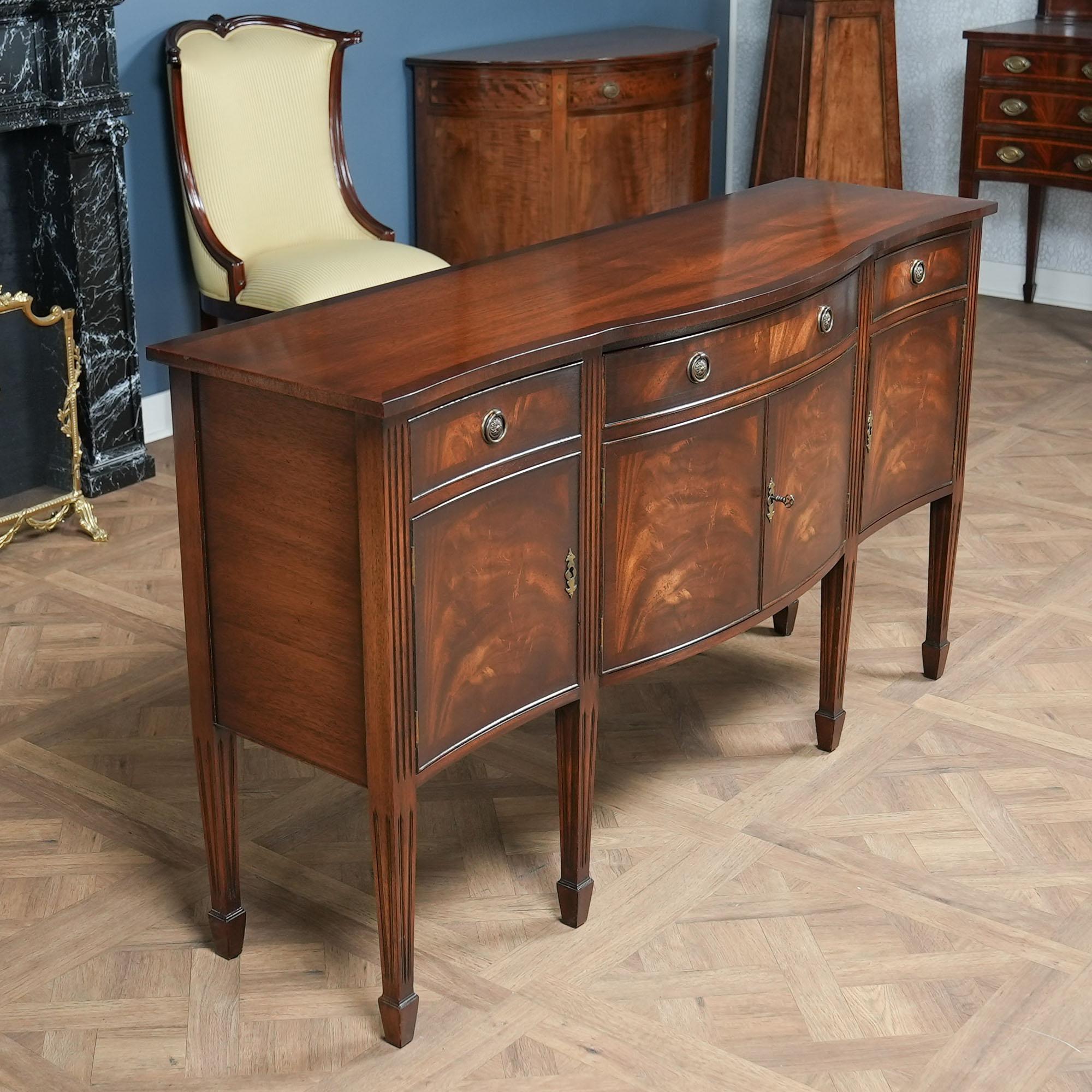 NVIN0561 Bevan Funnell Vintage Sideboard In Good Condition For Sale In Annville, PA