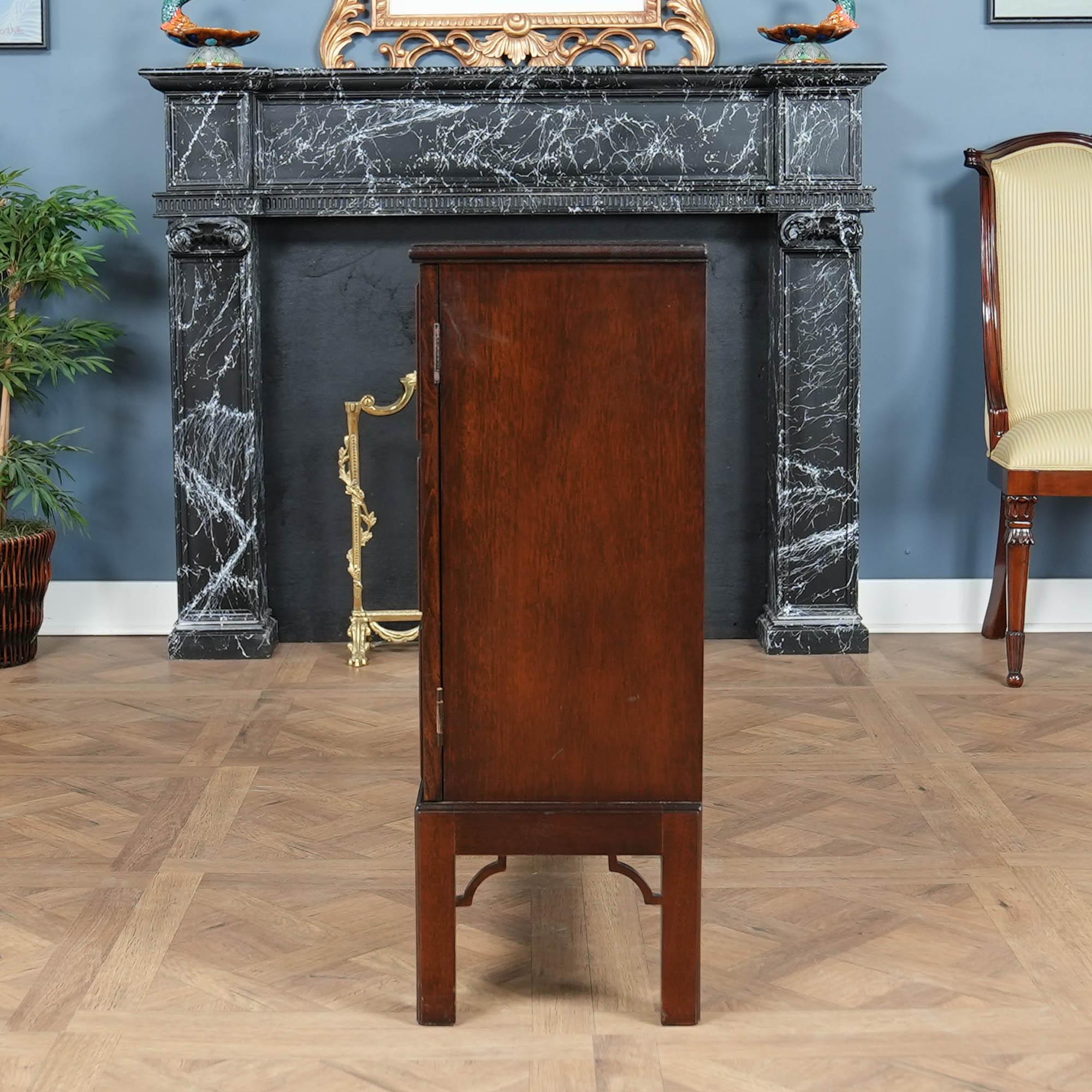 NVIN0568 Zweitürige Kommode aus Mahagoni im Vintage-Stil im Angebot 4