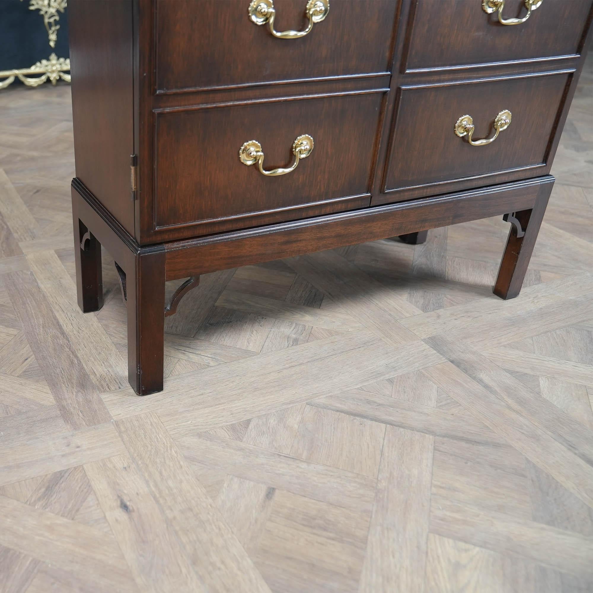 NVIN0568 Zweitürige Kommode aus Mahagoni im Vintage-Stil im Angebot 1