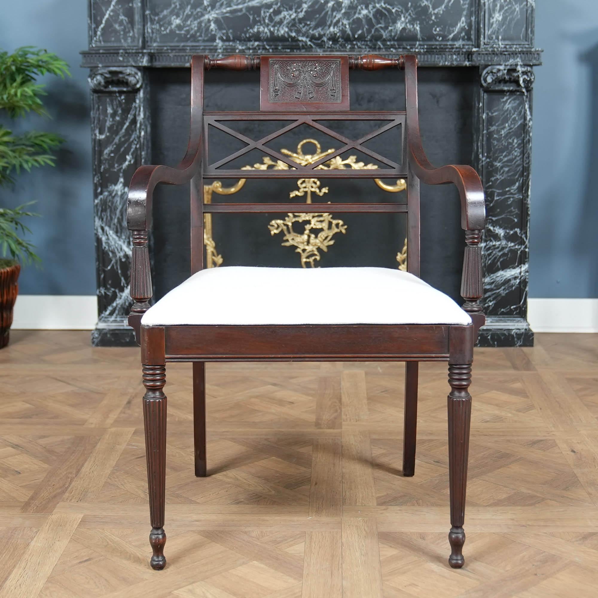 Sculpté à la main NVIN0571 Ensemble ancien de 6 chaises de style Feder en vente