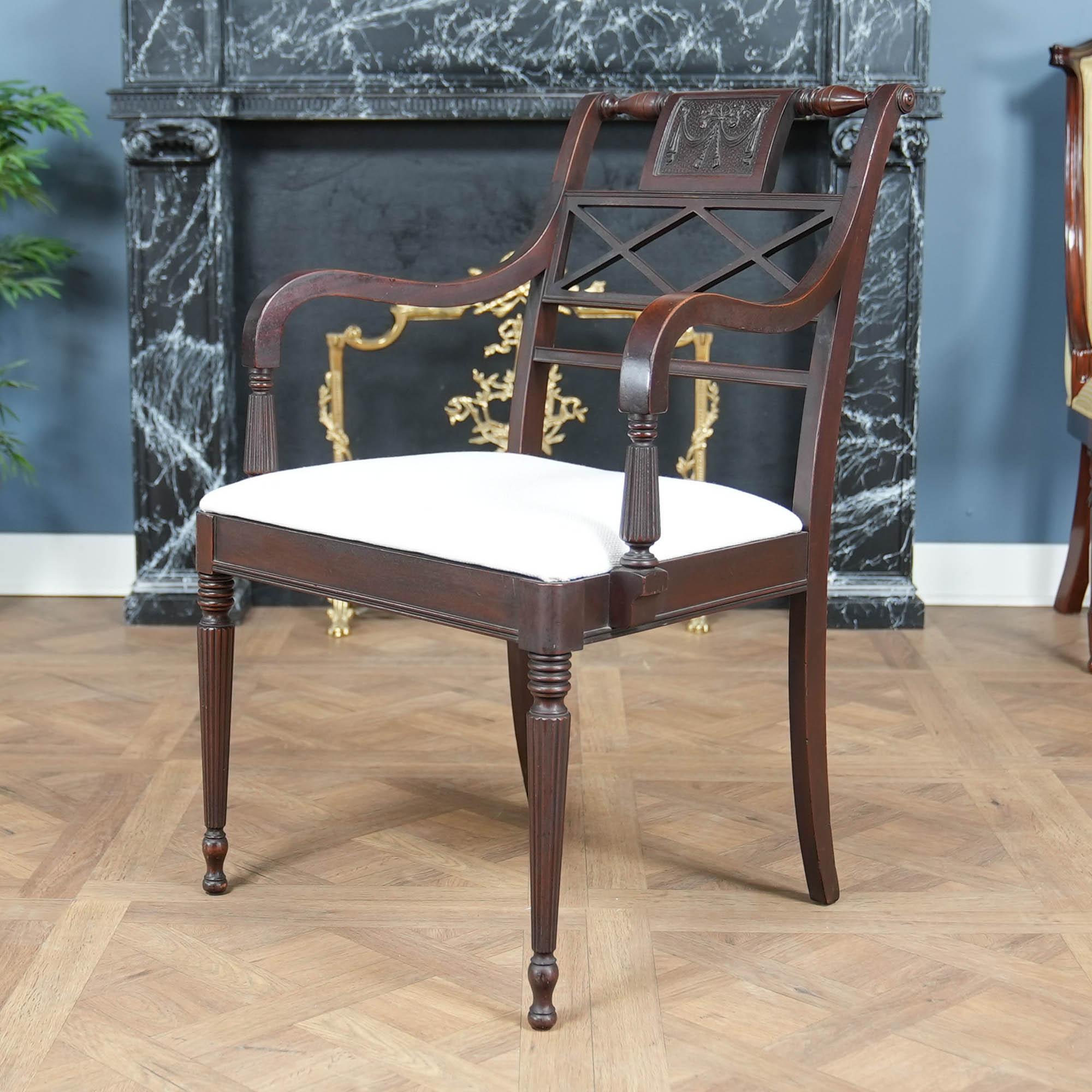 NVIN0571 Ensemble ancien de 6 chaises de style Feder Bon état - En vente à Annville, PA