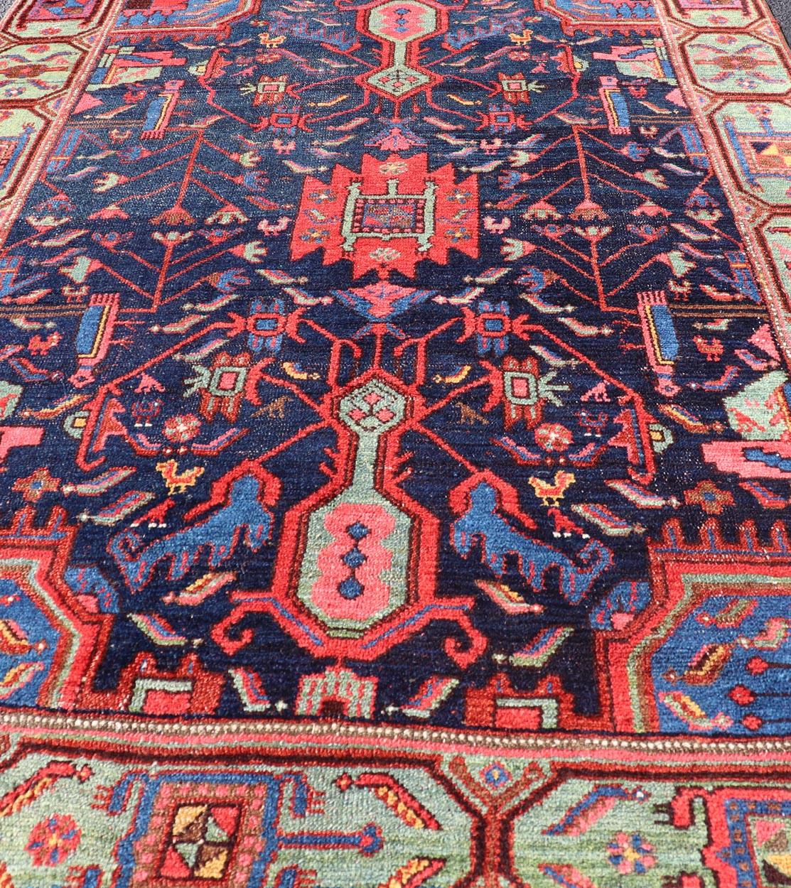 N.W. Persischer Teppich mit geometrischen Blumen in Rot, Elfenbein, Creme, Blau und Grün im Angebot 3