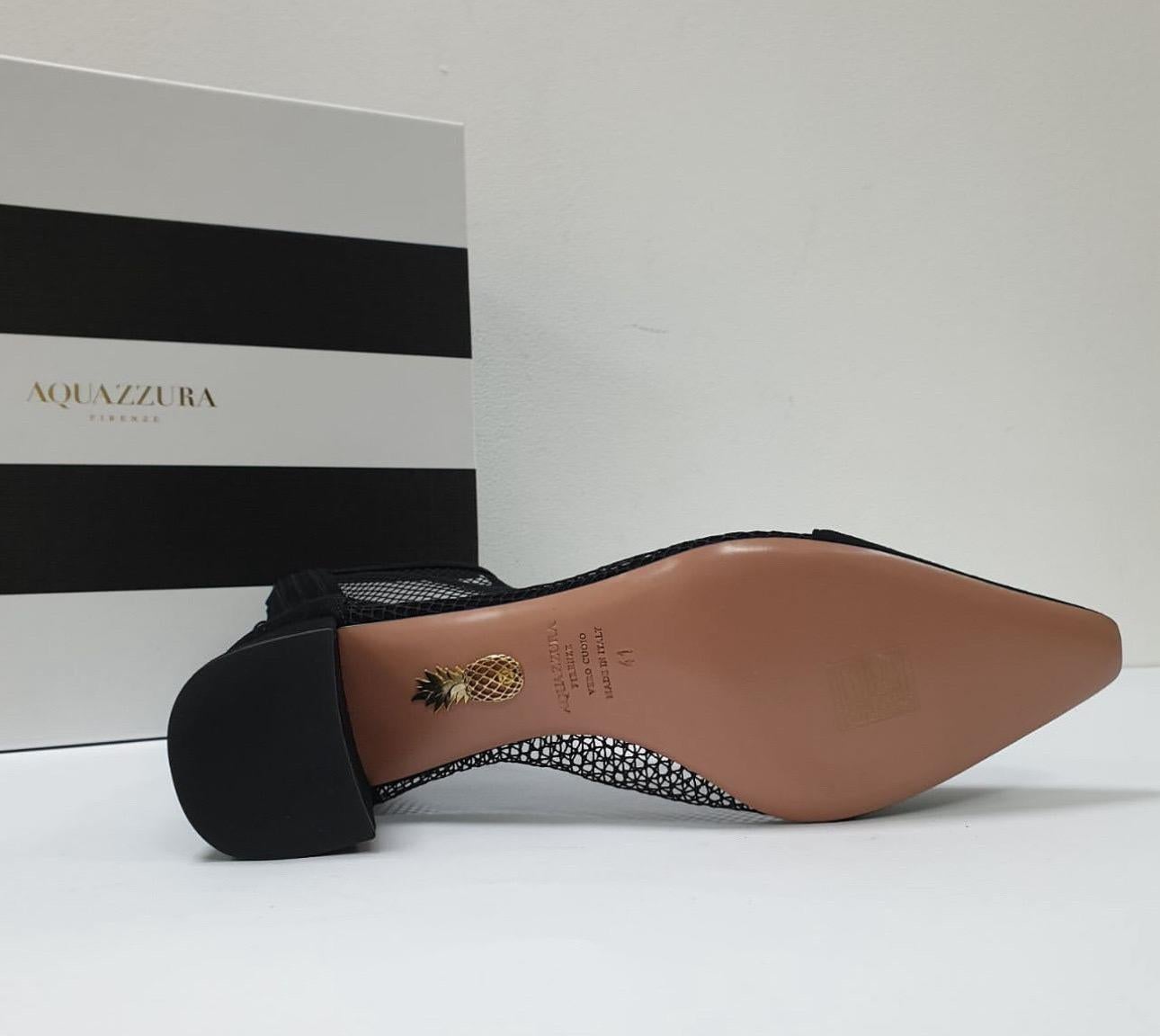 ¡Sal a la calle con estilo con estos impresionantes botines de malla Aquazzura! Estas botas están nuevas y sin estrenar, listas para elevar tu vestuario. 

Detalles:
- Marca: Aquazzura
- Color: Negro
- Talla: 41
- Estado: Nuevo, sin usar

Nota: No