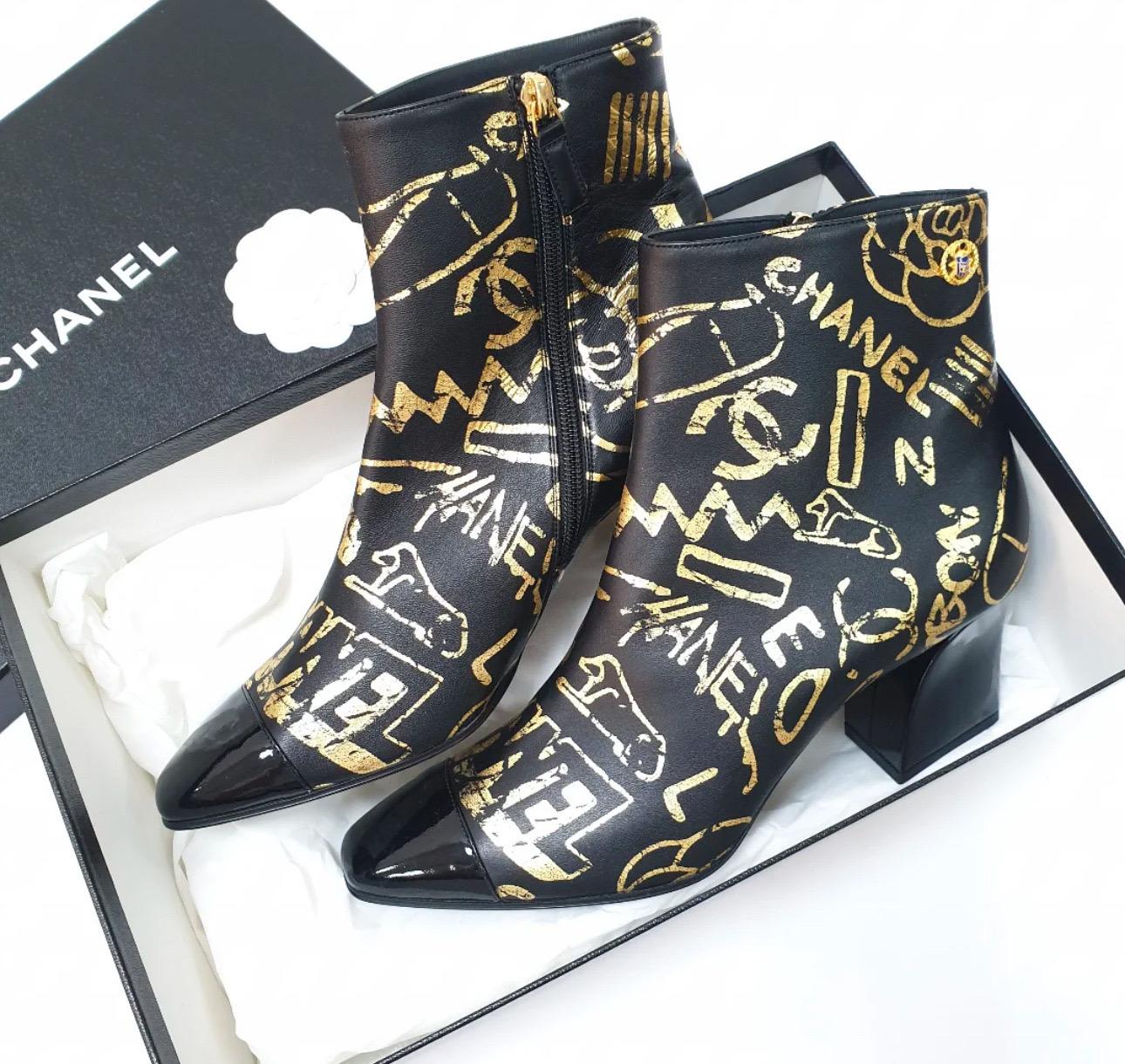 NWOB Chanel 2019 París-Nueva York Graffiti Botines Botines Sz.40.5 en Nuevo estado para la venta en Krakow, PL