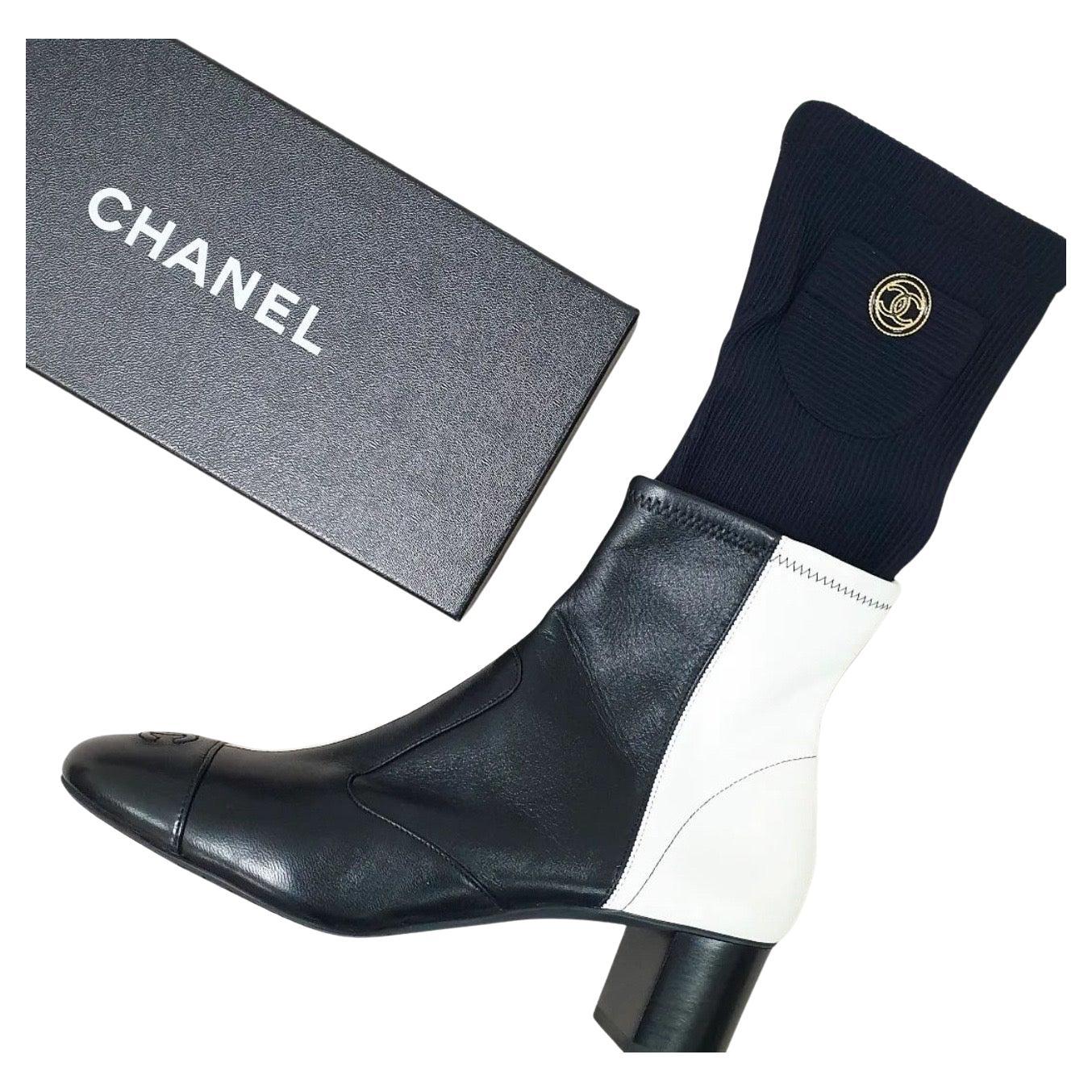 NWOB Chanel 2020 Interlocking CC Logo Stiefel 