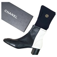 Bottes Chanel 2020 imbriquées avec logo CC 