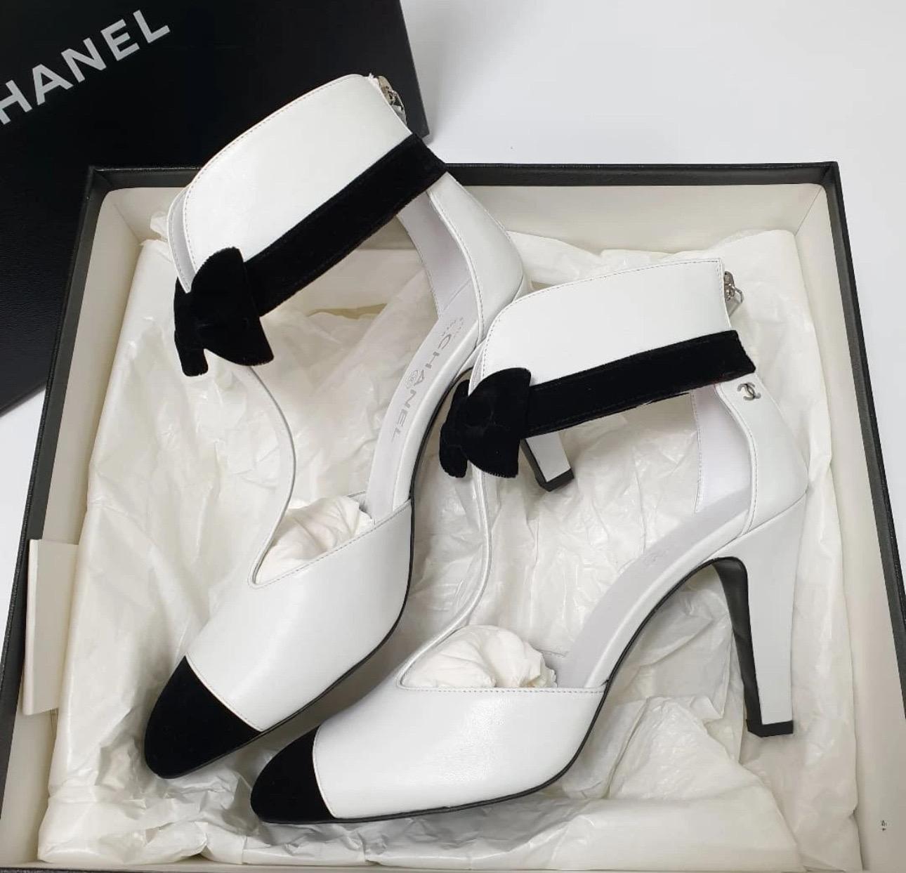 NWOB Chanel Schwarz Weiß Hochhackige Sandalen Sz.41 (Grau)
