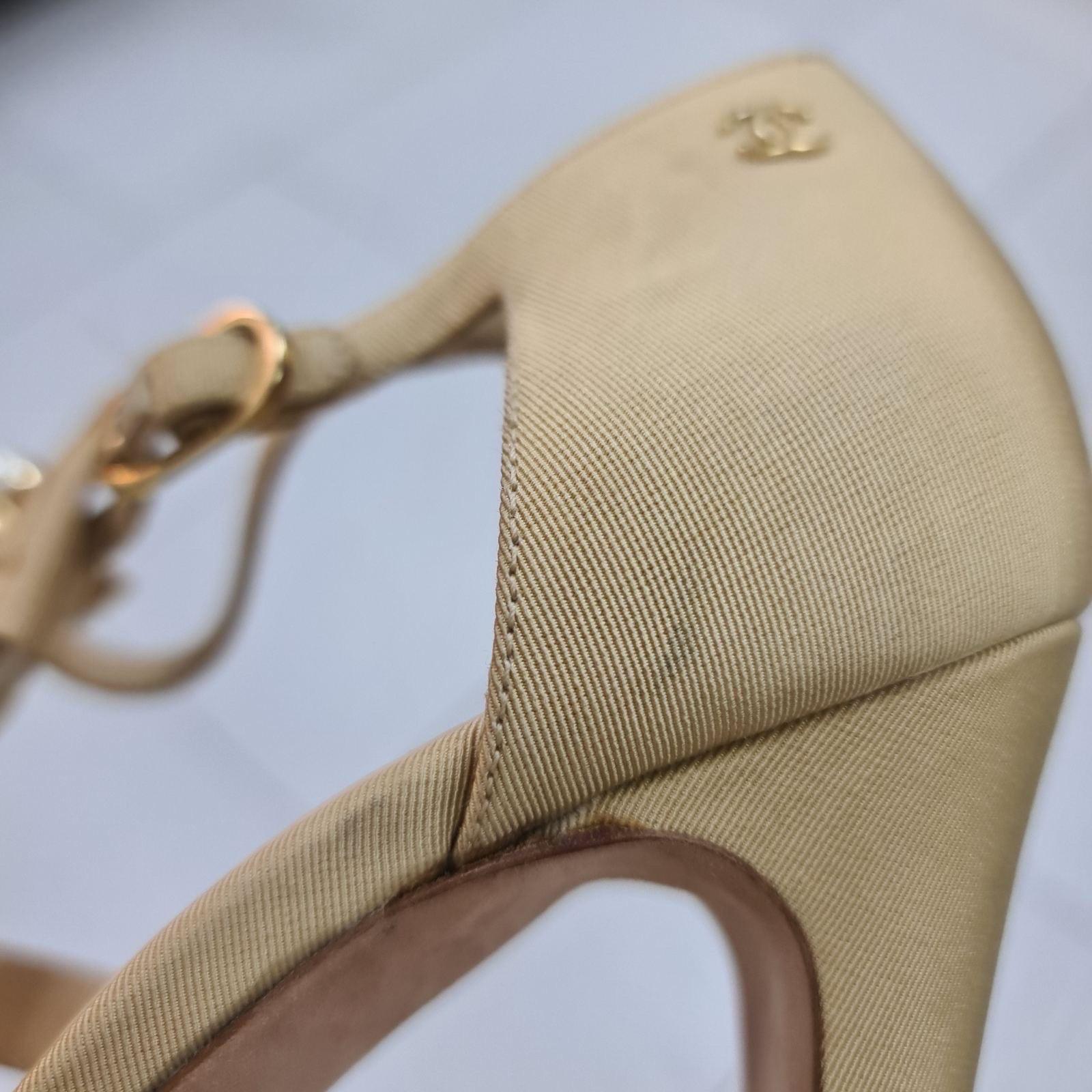 NWOB Chanel Creme Faux Perle Bogen hochhackigen Sandalen Sz.41 im Angebot 3