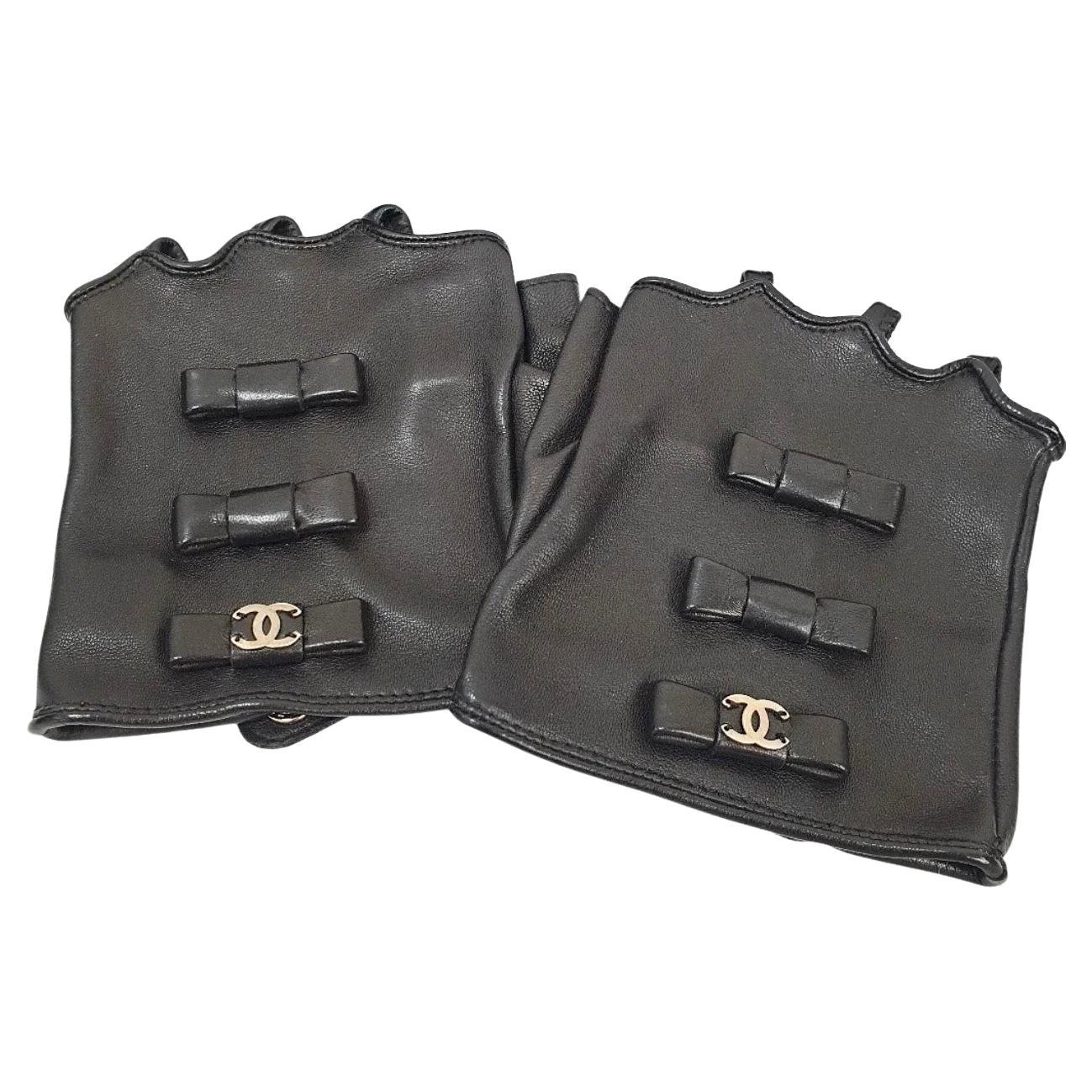 NWOB CHANEL Lambskin Black CC Logo Bow Fingerless Gloves Mittens  -7.5