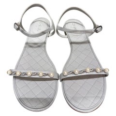 NWOB Chanel White Patent Pearl Chain Embellished Sandals Sz.41