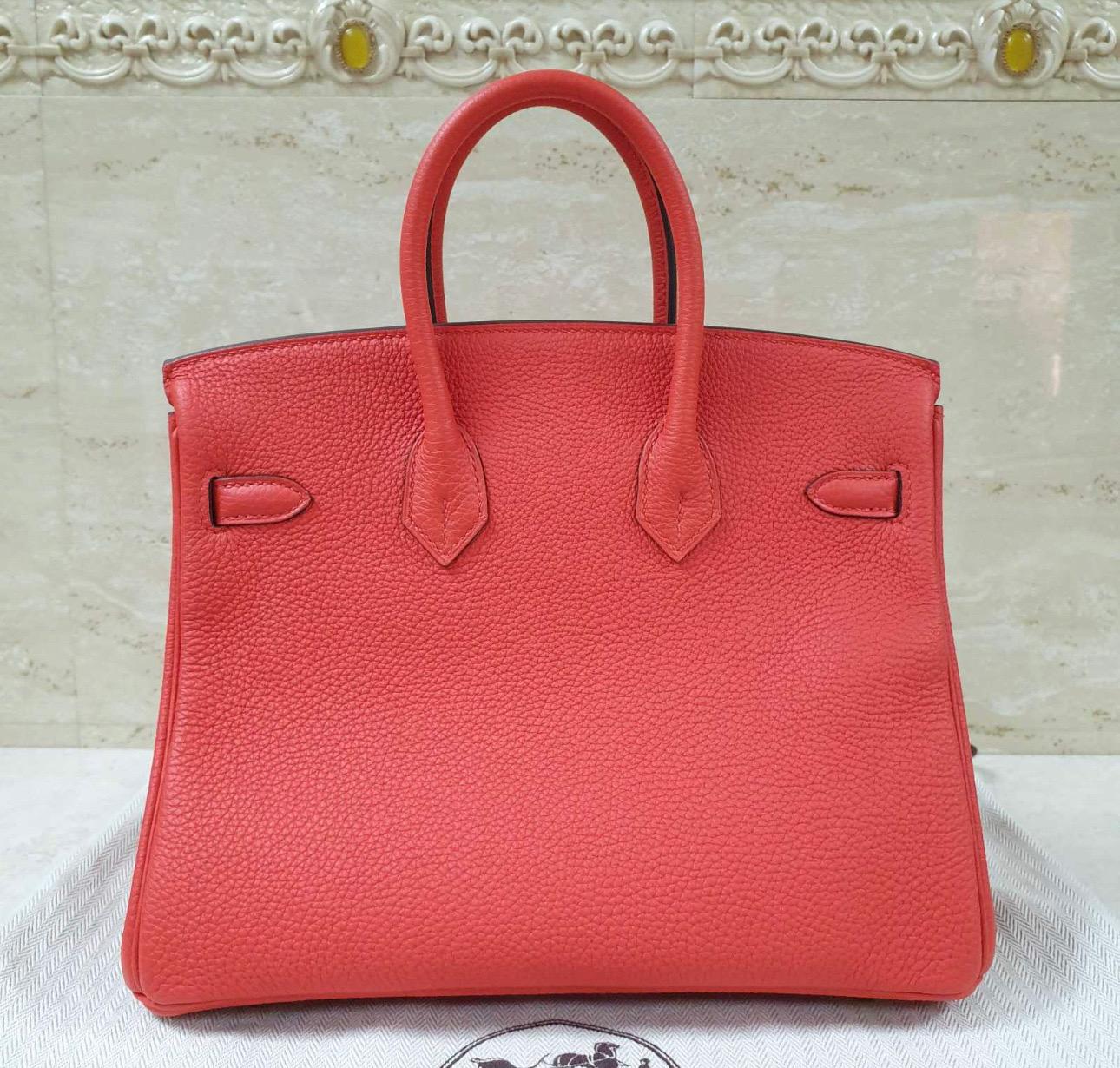 Model: Birkin

Size: 25 cm

Color: Capucine


HW: Gold Plated

Year: 2020 Y


Never worn.


Comes with a dust bag. No receipt.

Bababebi certificate is included.