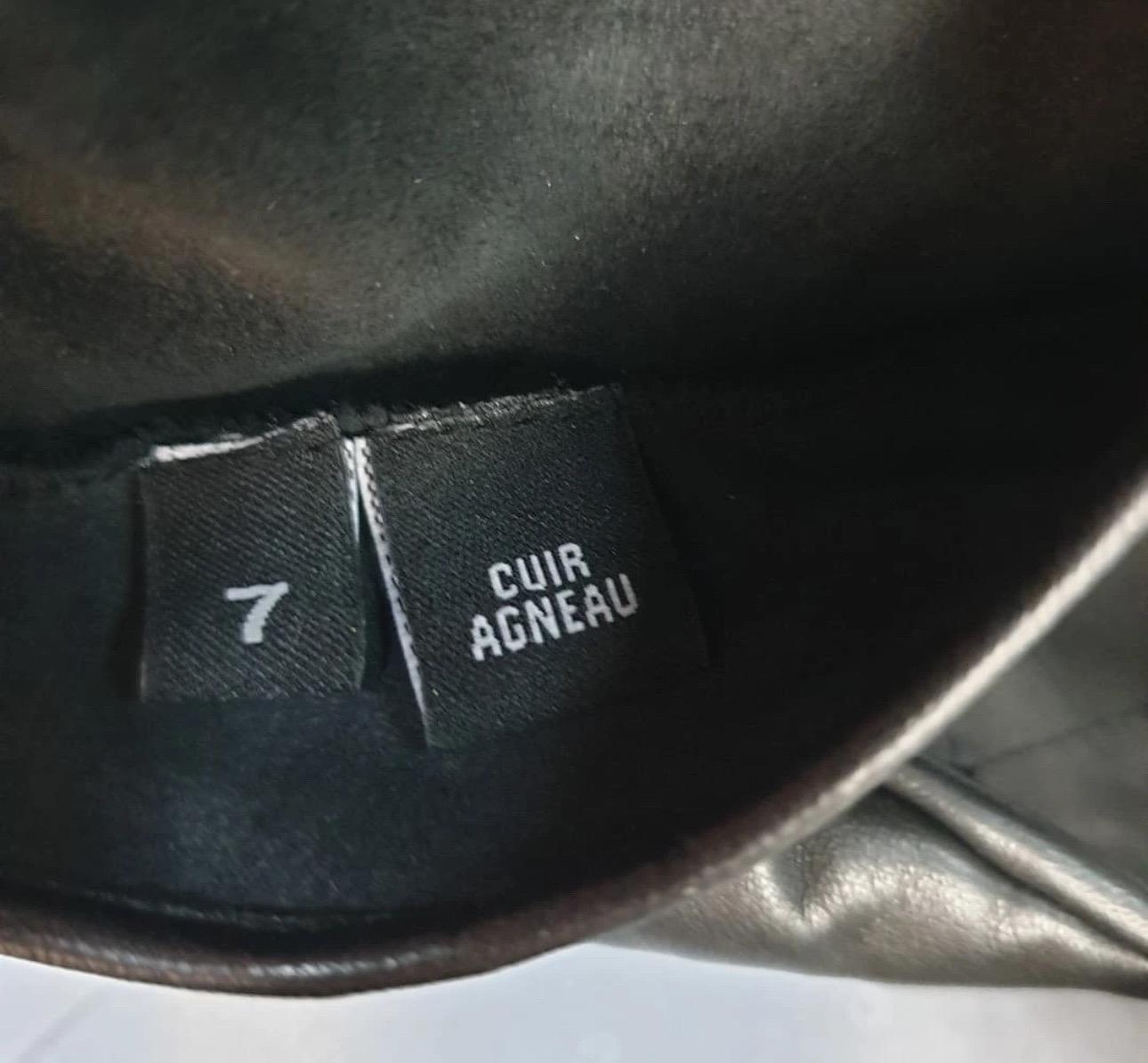 NWOT Chanel Negro de piel de cordero de imitación de perlas Guantes sin dedos Sz. 7 en venta 2
