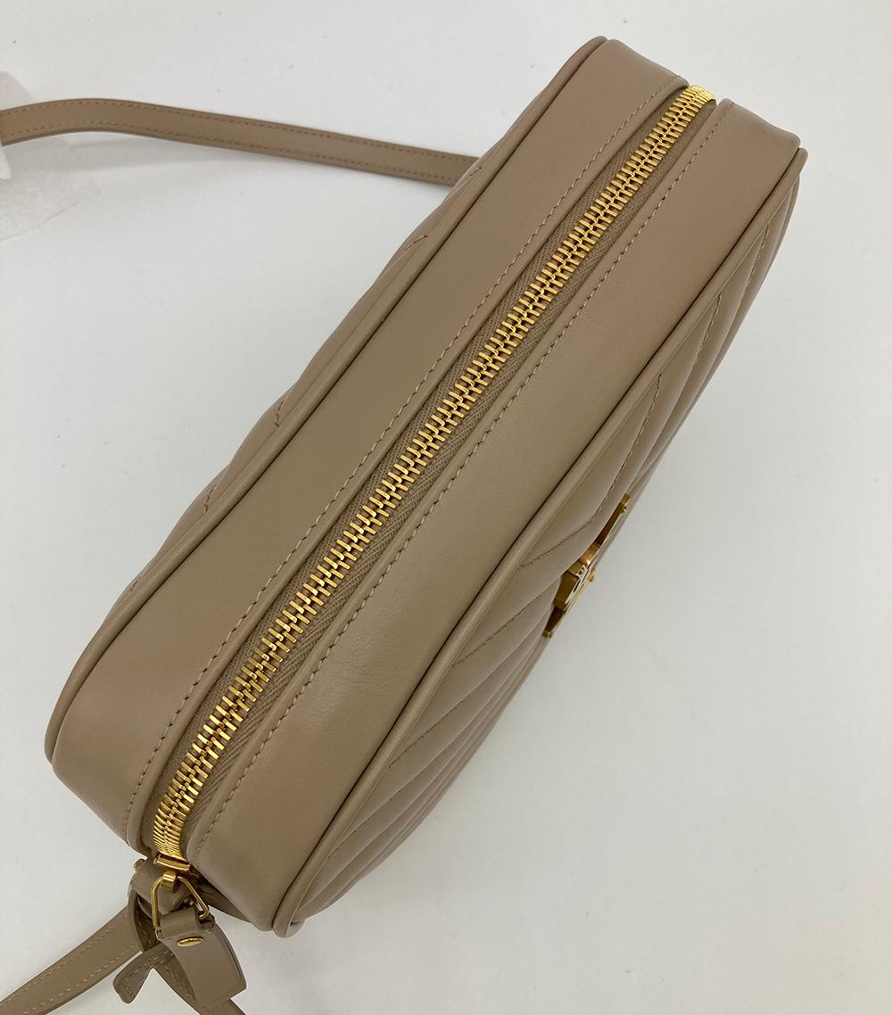 NWOT YSL Saint Laurent Lou Kameratasche in Dunkelbeige 3