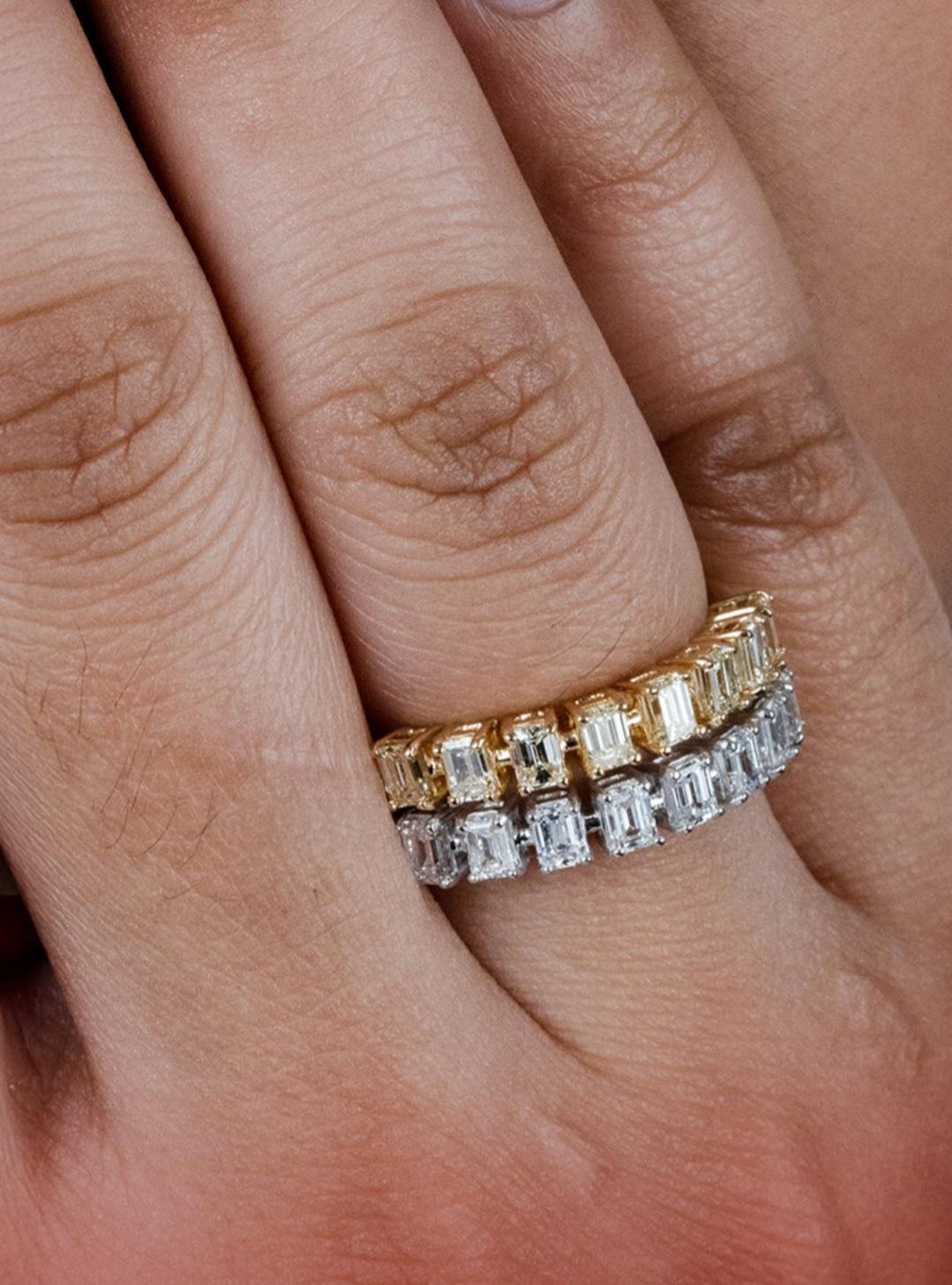 Taille émeraude NWT 10 000 $ Bague en or 18KT, taille émeraude, diamant jaune, diamant blanc. en vente