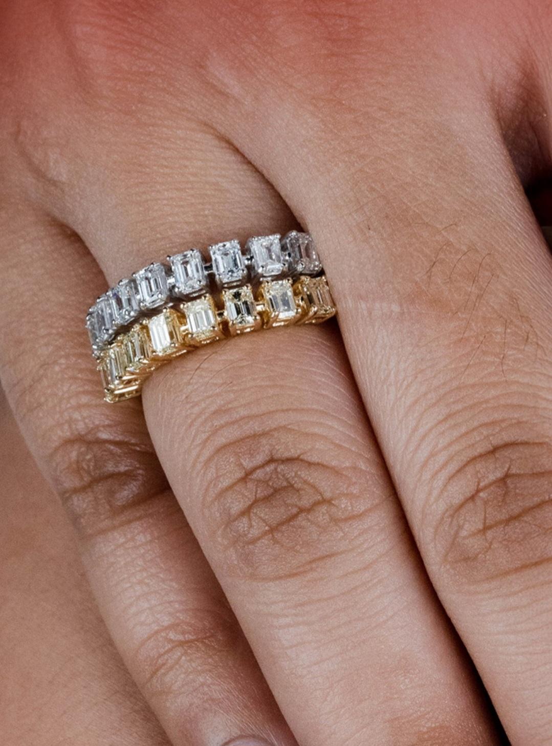 NWT 10 000 $ Bague en or 18KT, taille émeraude, diamant jaune, diamant blanc. Neuf - En vente à New York, NY