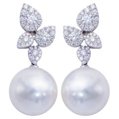 Boucles d'oreilles pendantes NWT à 10 500 $, avec une grande perle des mers du Sud de 18 carats et des pétales en diamant