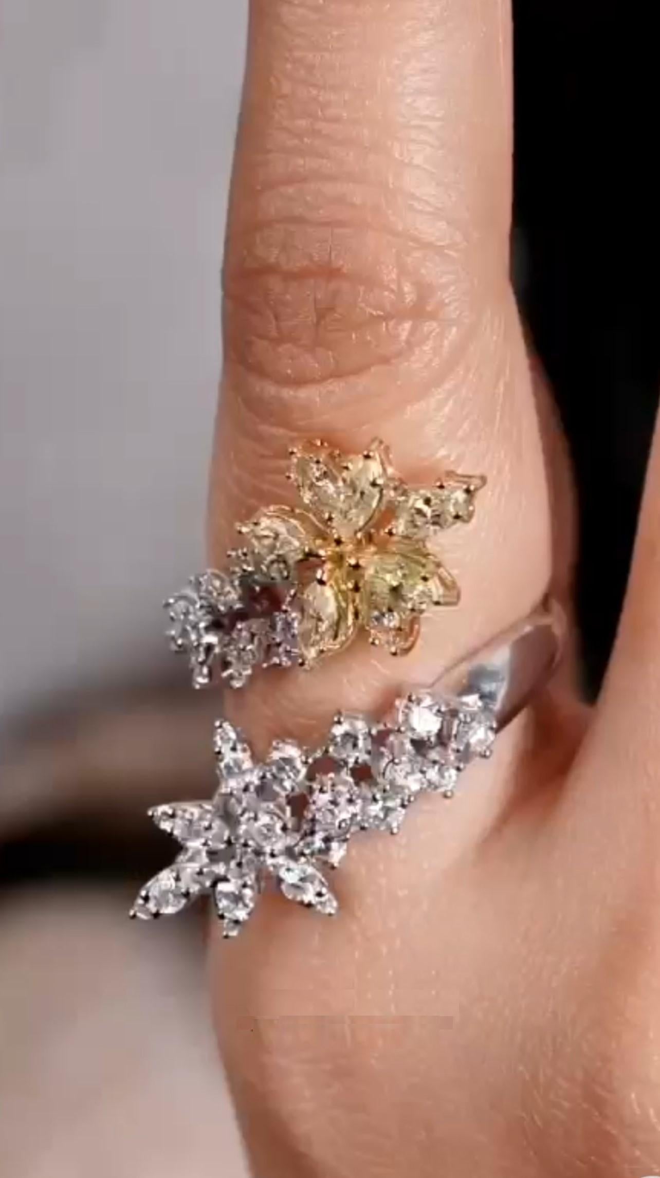 NEU $11, 000 18KT Prächtiger gelber Diamant Weißer Diamant Weißer Diamant Blume Crossover-Ring, Neu mit Blumenmuster (Gemischter Schliff) im Angebot