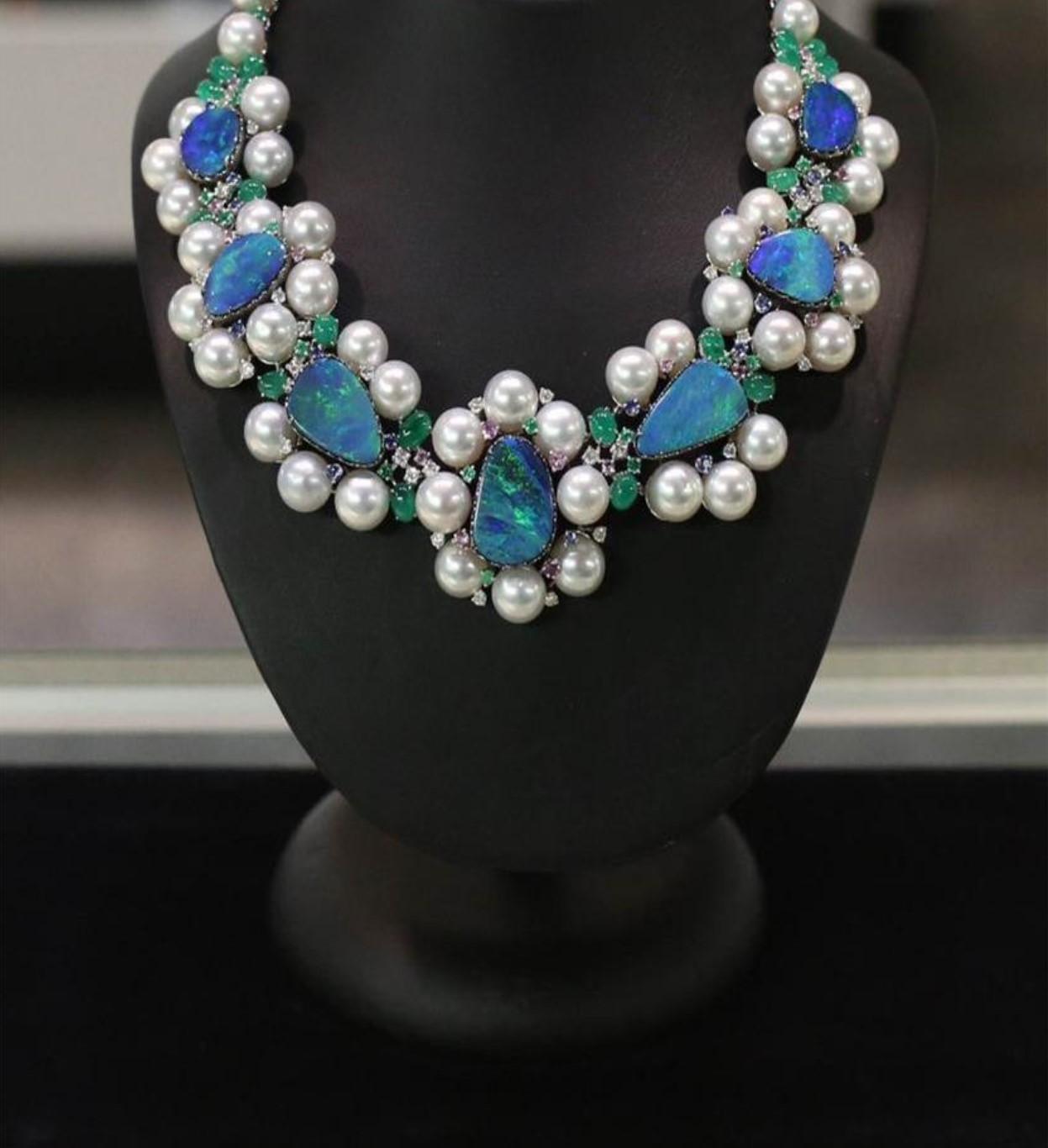 NEU $110, 000 18KT Halskette, Schwarzer Opal Fancy Schwarzer Opal Saphir Smaragd Perle Halskette im Zustand „Neu“ im Angebot in New York, NY