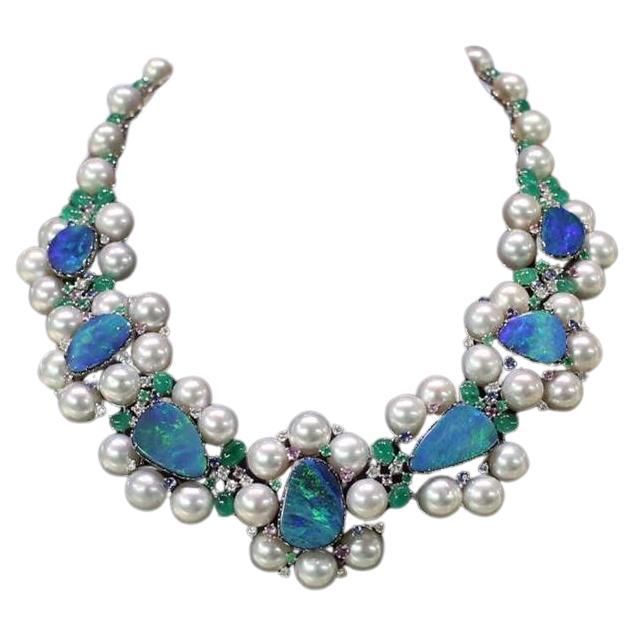 NEU $110, 000 18KT Halskette, Schwarzer Opal Fancy Schwarzer Opal Saphir Smaragd Perle Halskette im Angebot