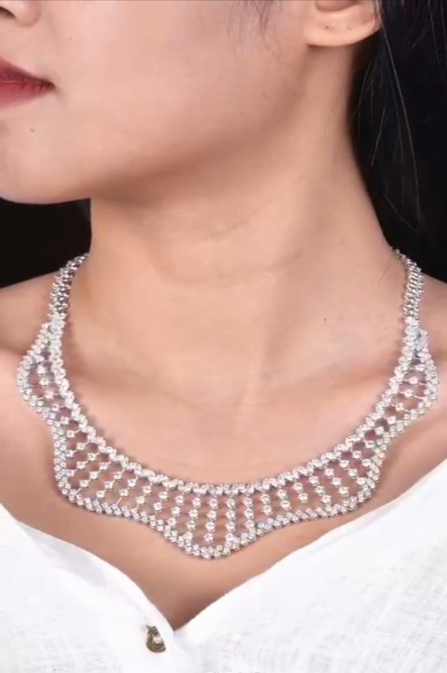 ¡¡¡Los siguientes artículos que estamos ofreciendo es un Raro Importante Estate Winston Estilo Radiante 18KT Oro Blanco Collar de Diamantes Gorgeous consistente en Fancy Fine Surtido Diamantes Brillantes Aprox 20CTS!!! ¡¡¡Las piedras están muy