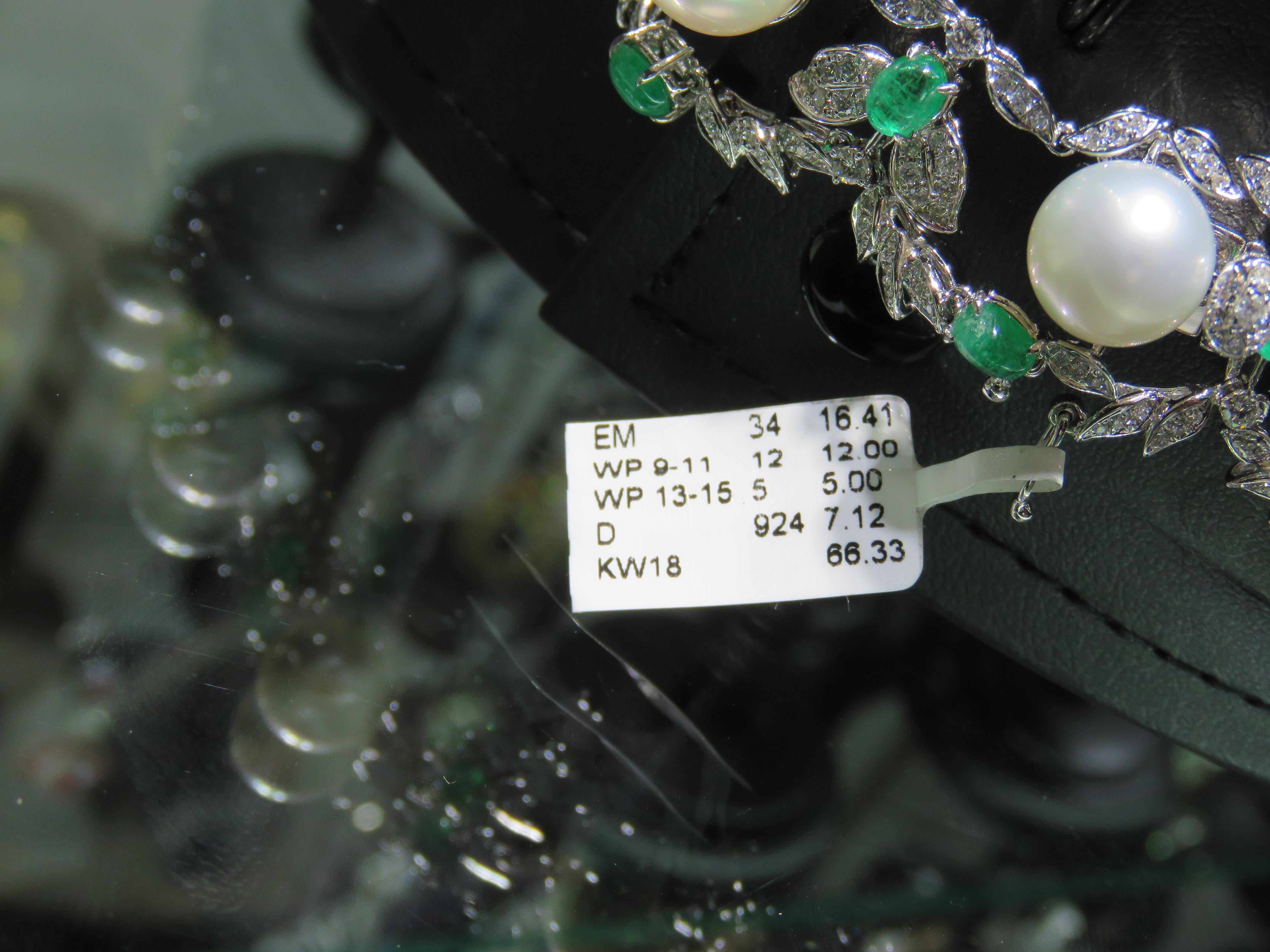 NEU $113, 900 18KT Große Südseeperlen-Halskette mit Smaragd-Cabochon, Fancy Diamant, Smaragd, Cabochon Damen im Angebot