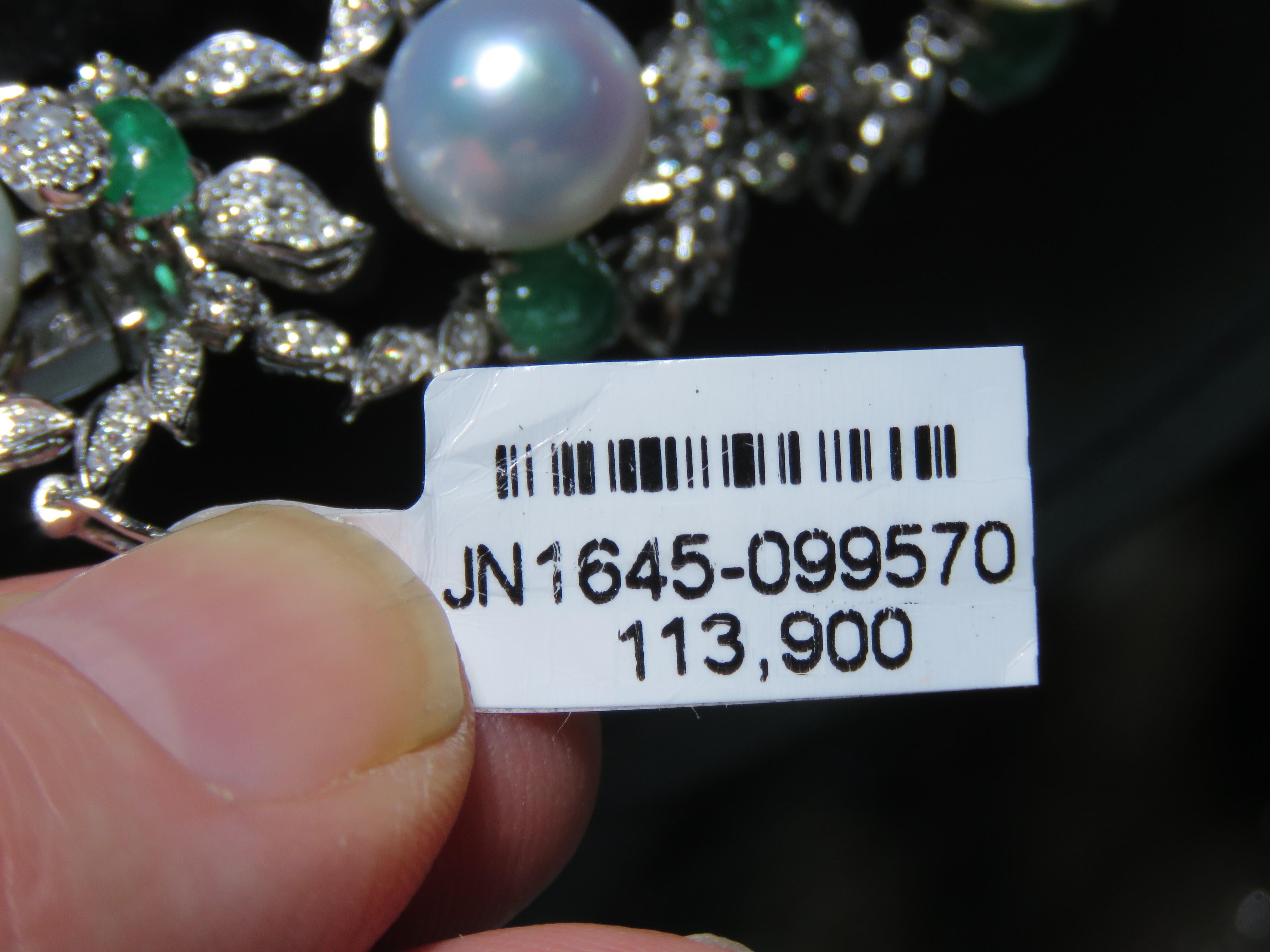 NEU $113, 900 18KT Große Südseeperlen-Halskette mit Smaragd-Cabochon, Fancy Diamant, Smaragd, Cabochon im Angebot 1
