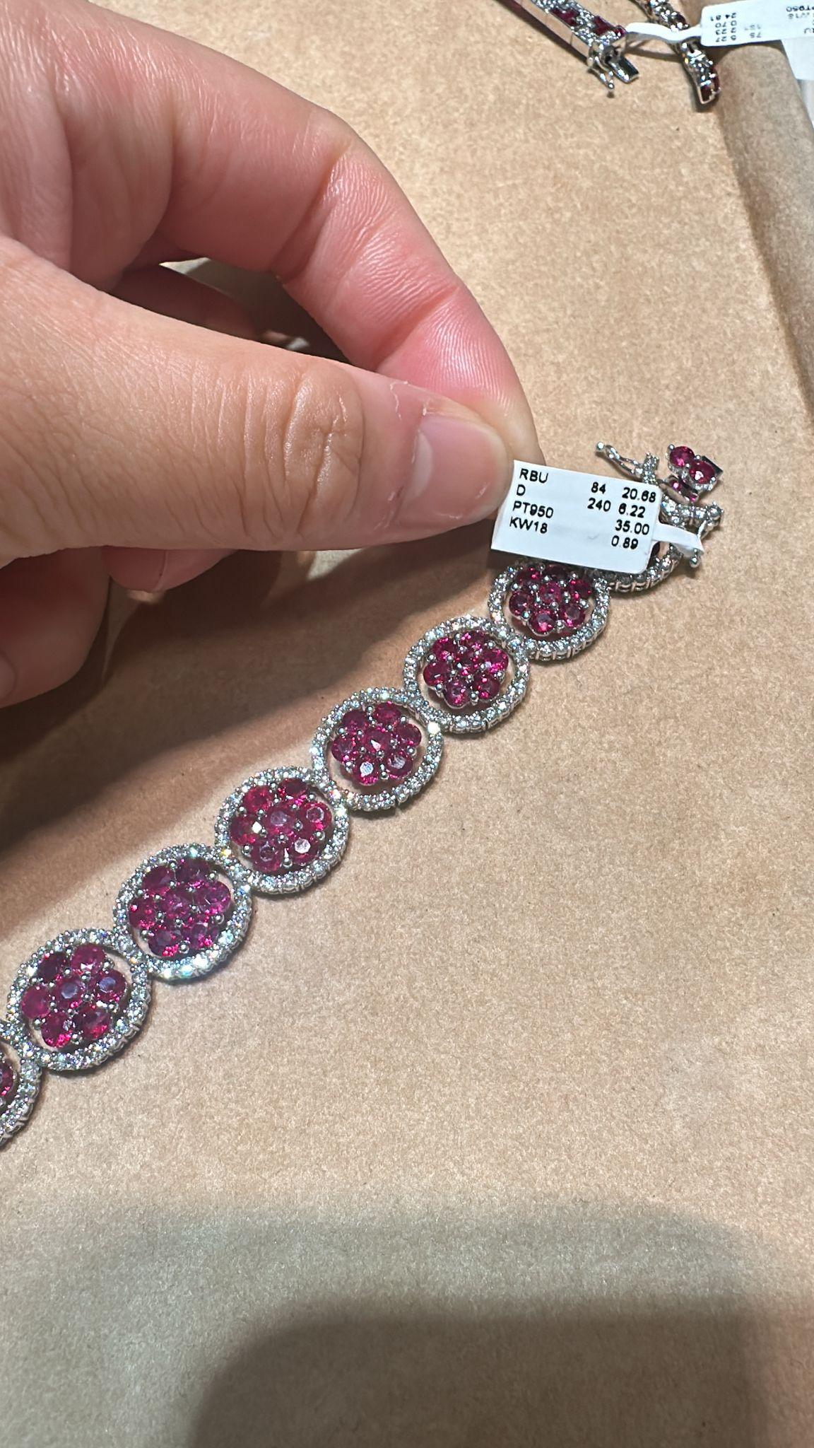 Taglio misto NWT $115, 000 Bracciale con diamanti e rubini naturali birmani, oro 18KT, 27CT, raro in vendita