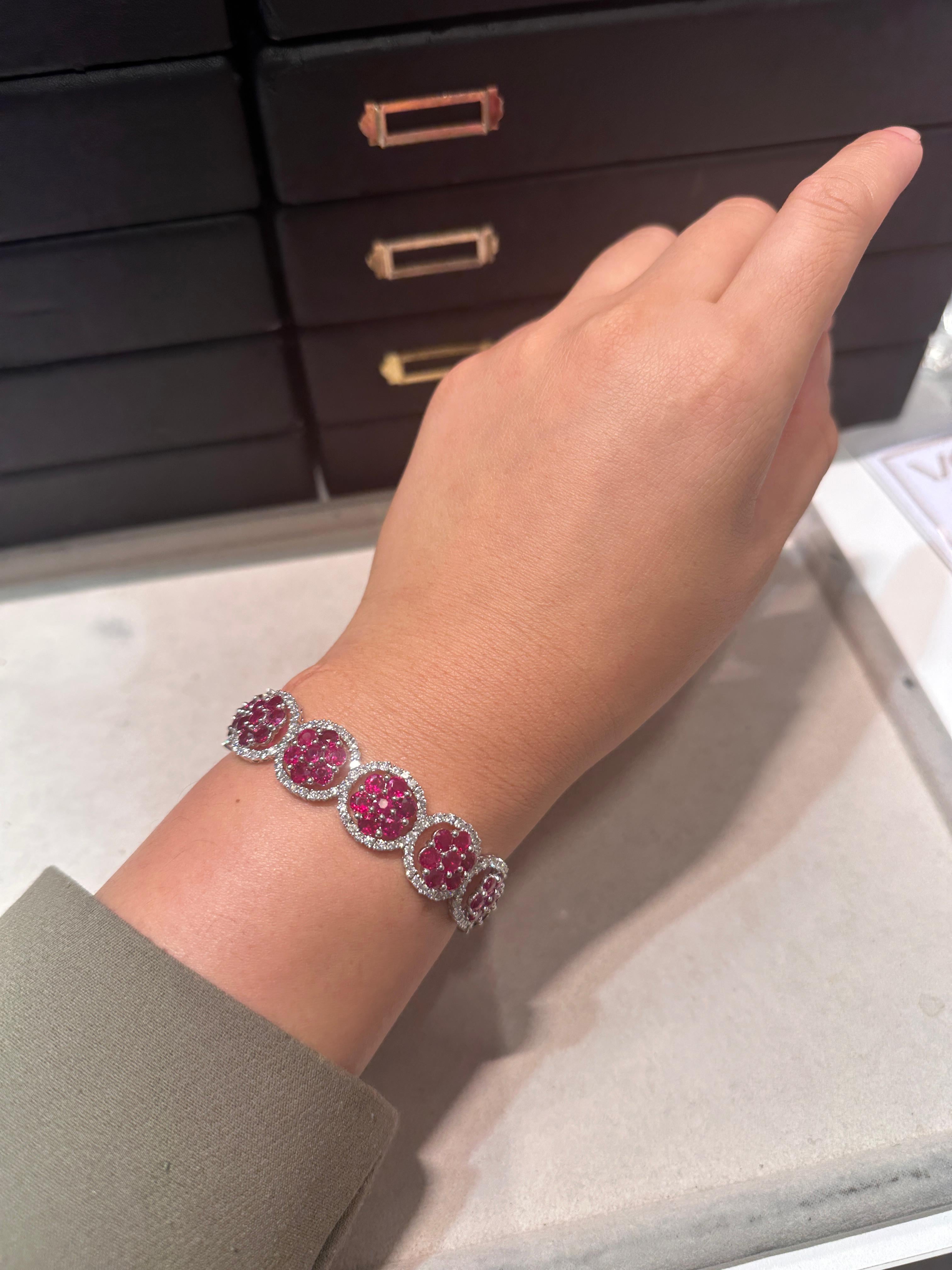 NWT $115, 000 Bracciale con diamanti e rubini naturali birmani, oro 18KT, 27CT, raro In condizioni Nuovo in vendita a New York, NY