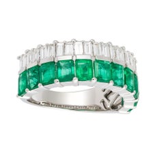NWT $12, 000 18KT Gold Fancy Large Glittering Emerald Baguette Diamond Ring