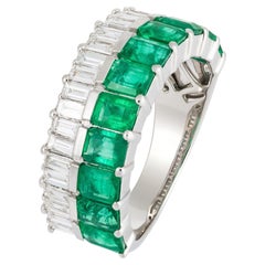 NWT $12, 000 18KT Gold Fancy Large Glittering Emerald Baguette Diamond Ring