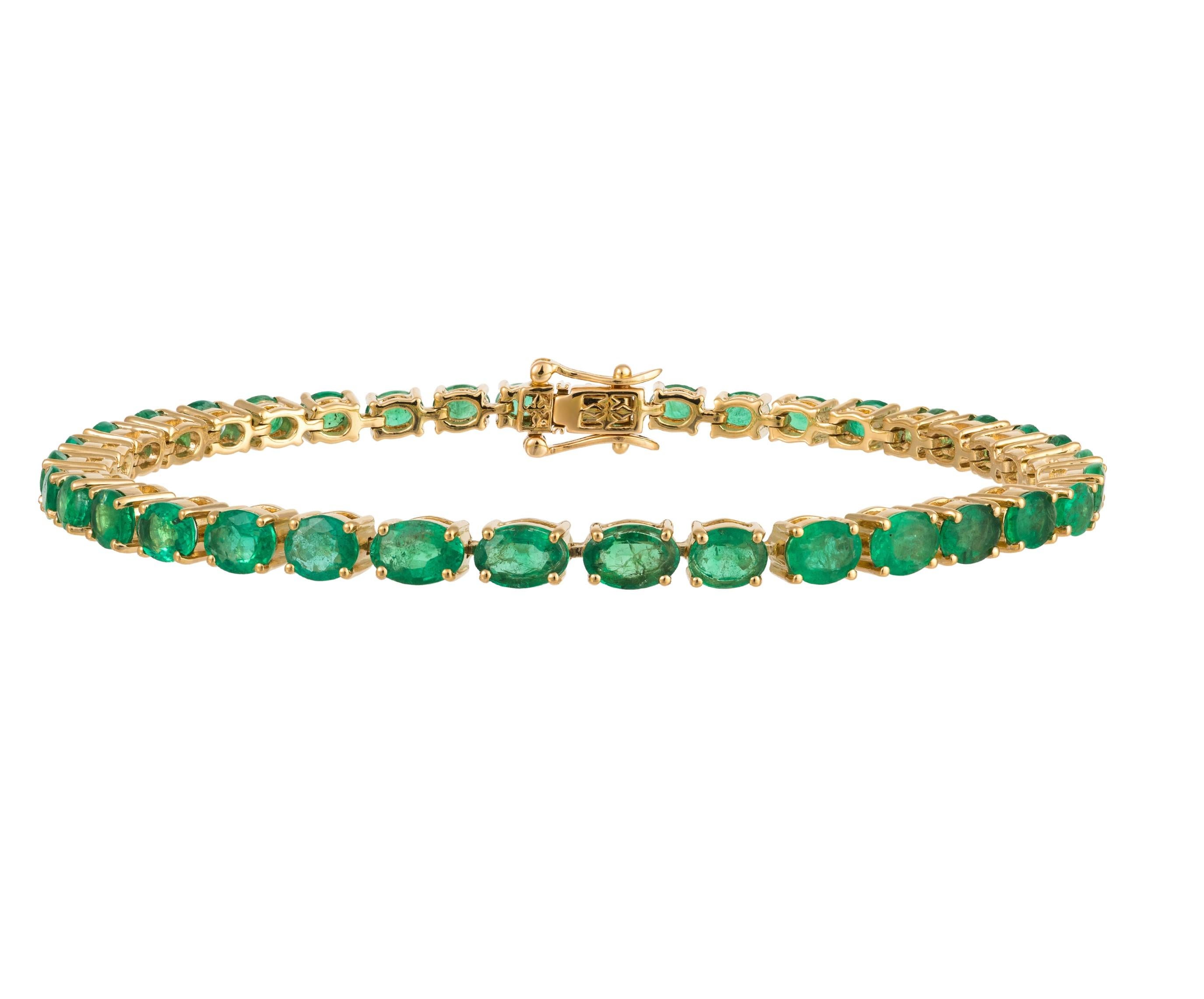 The Following Item we are offering is a Rare Important Radiant 18KT Gold Rare Gorgeous Fancy Oval Green Emerald Bracelet. Bracelet is comprised of a Gorgeous Array of Fancy Oval Green Emeralds. T.C.W. Approx 10CTS!!! This Gorgeous Bracelet is a Rare