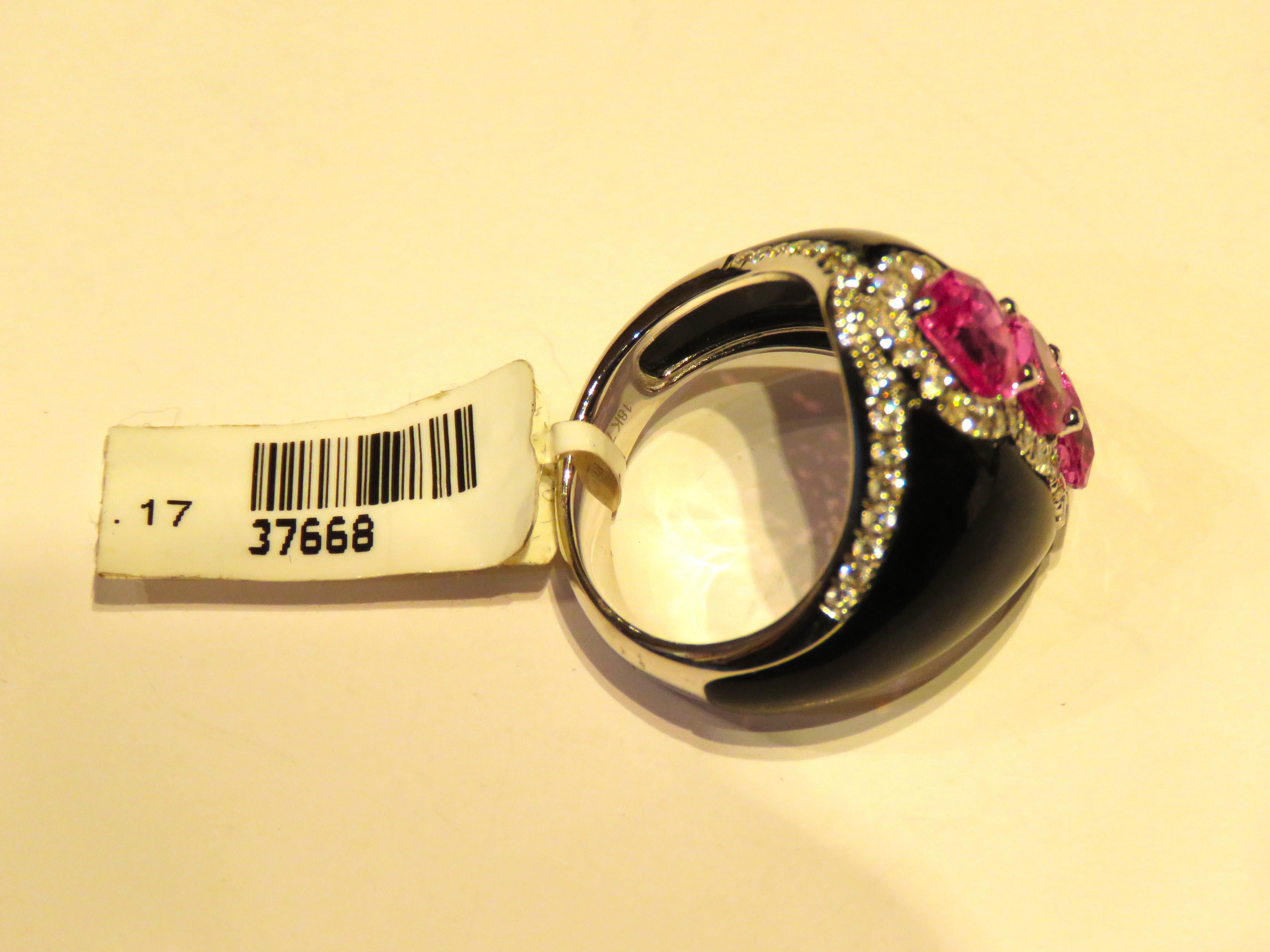 Heart Cut NWT $12, 500 18KT Gold Fancy Large Fancy Heart Pink Sapphire Diamond Agate Ring For Sale