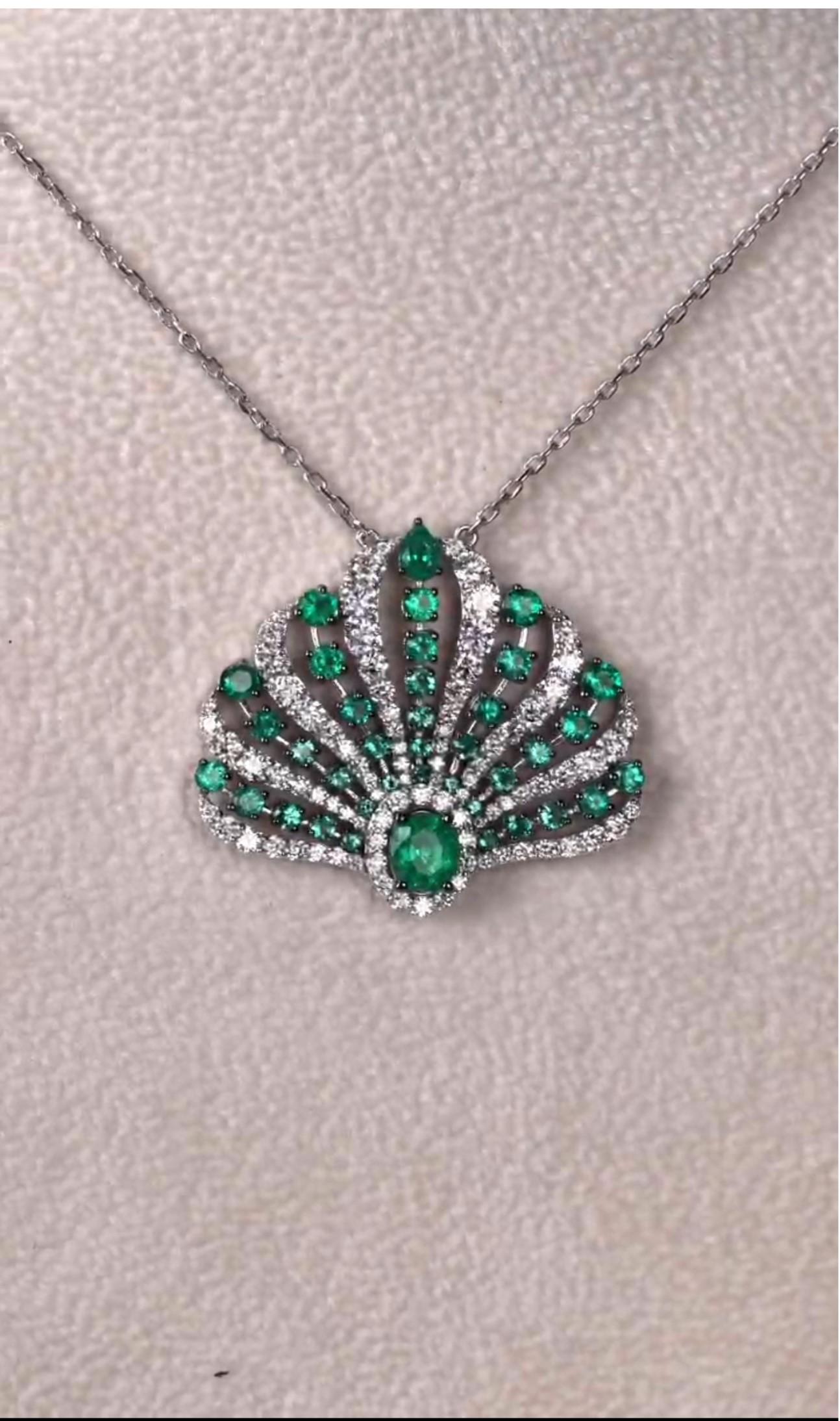 Taglio misto NWT $12, 500 Importante collana di pavoni in oro 18KT con diamante e smeraldo di grandi dimensioni in vendita