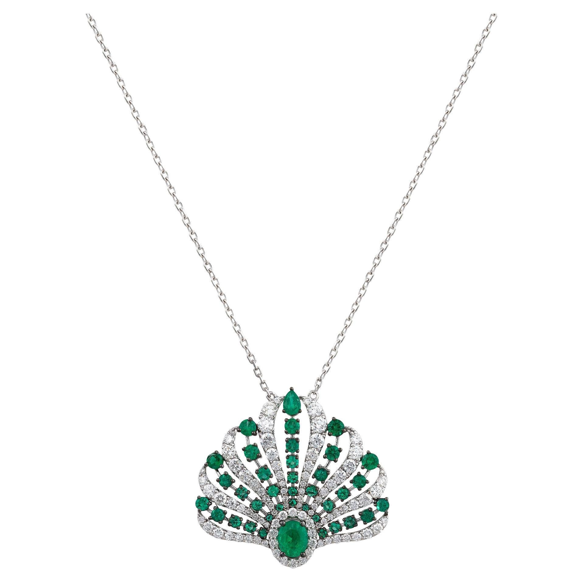 NWT $12, 500 Importante collana di pavoni in oro 18KT con diamante e smeraldo di grandi dimensioni in vendita