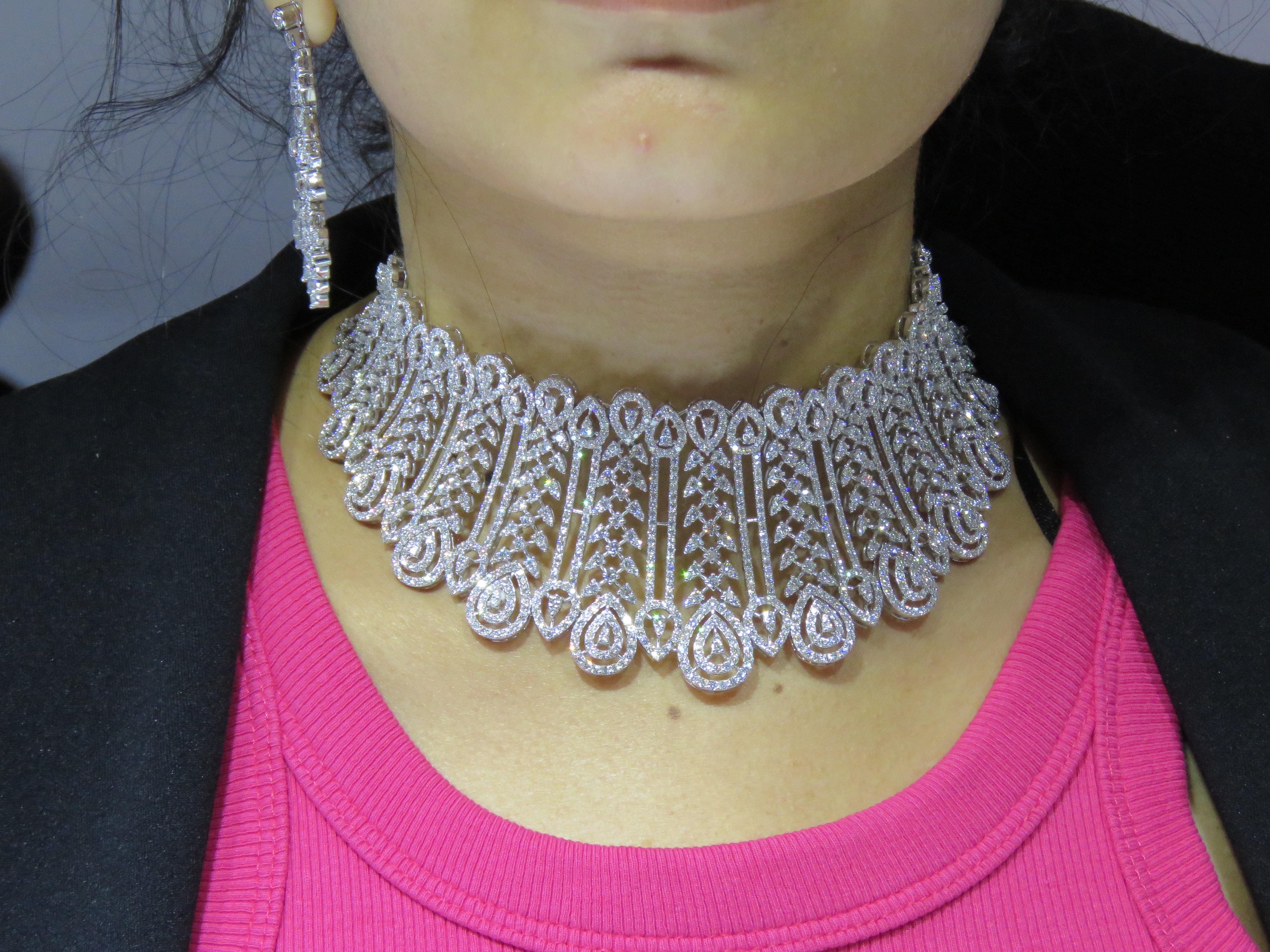 NWT $120, 000 Important 18KT Gold 24CT Gorgeous Diamond Floral Choker Necklace For Sale 1
