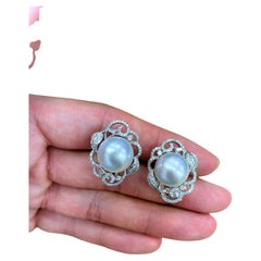 Boucles d'oreilles importantes en or 18 carats avec grande perle des mers du Sud et diamants et pétales de fleurs, 12 000 $, nouveau avec étiquette